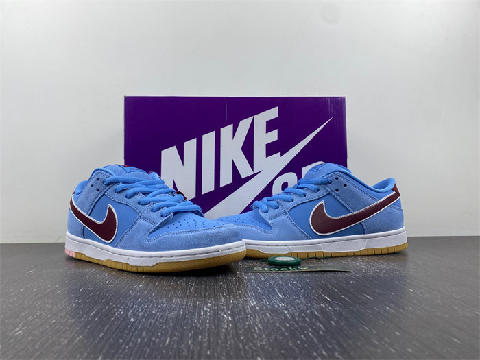 Nike SB Dunk Low Philadelphia Phillies DQ4040-400