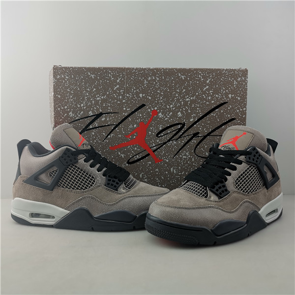 AIR JORDAN 4