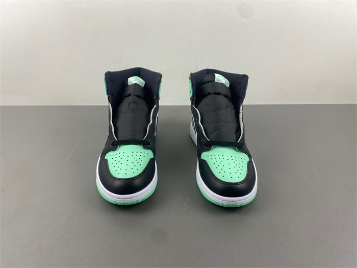 Air Jordan 1 High OG “Green Glow”  DZ5485-130