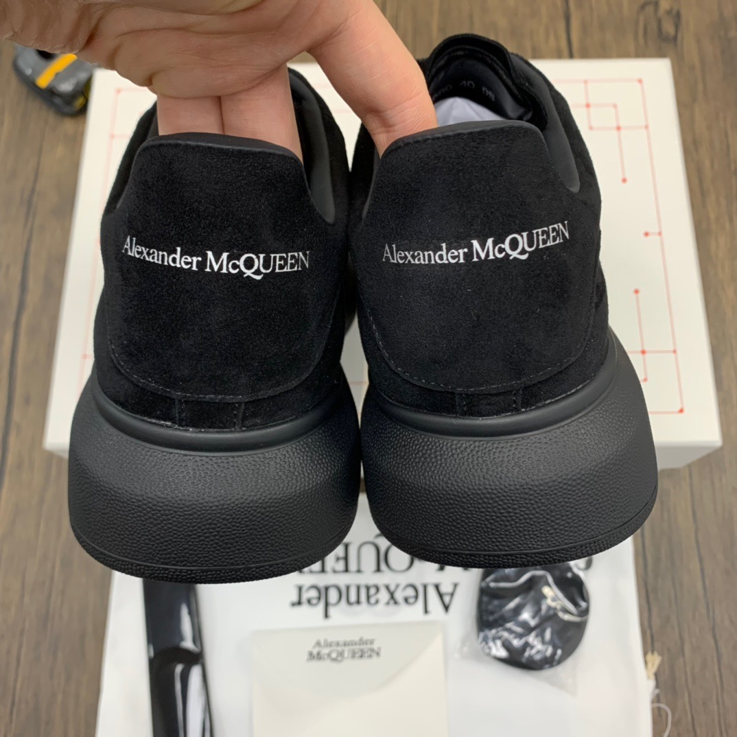 McQuen Triple Black 553761WHV671000