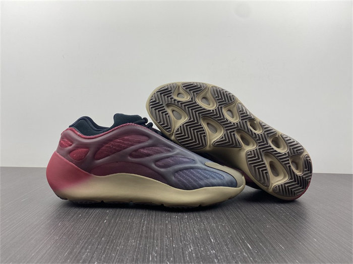 Ad*s yeezy 700 v3 fade carbon gw1814