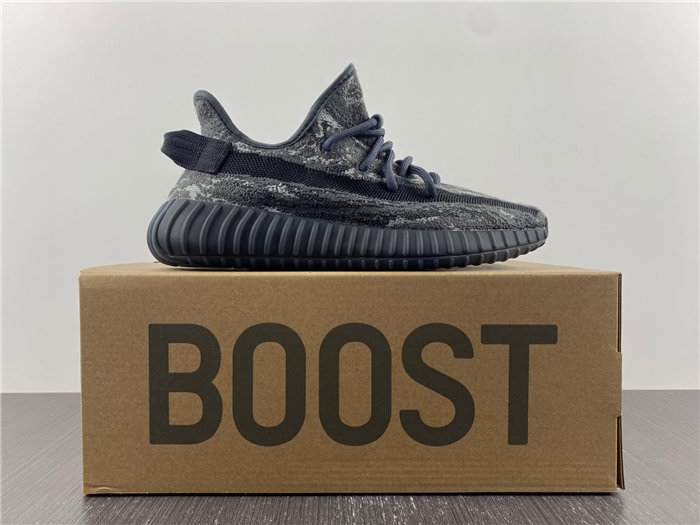 Ad*s yeezy 350 v2 id4811