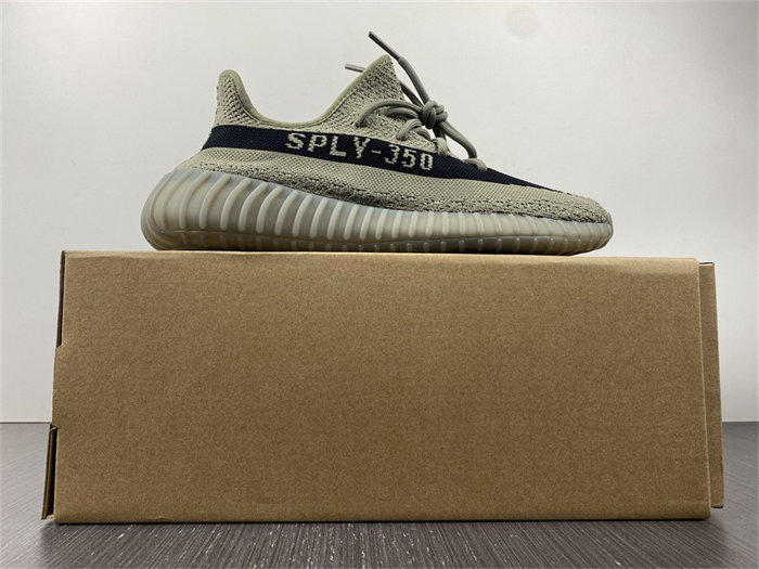 Ad*s yeezy 350 v2 hq2059