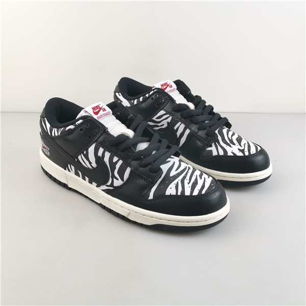 QUARTERSNACKS X NIKE SB DUNK LOW ZEBRA DM3510-001