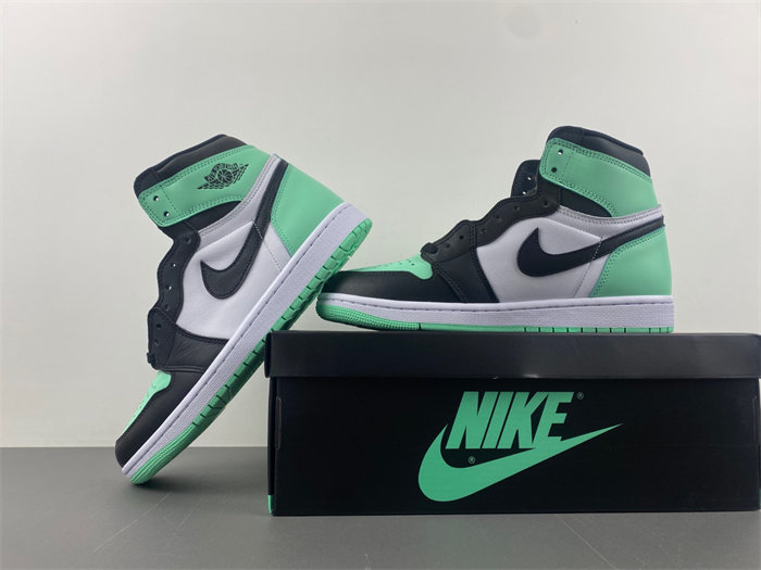 Air Jordan 1 High OG “Green Glow”  DZ5485-130