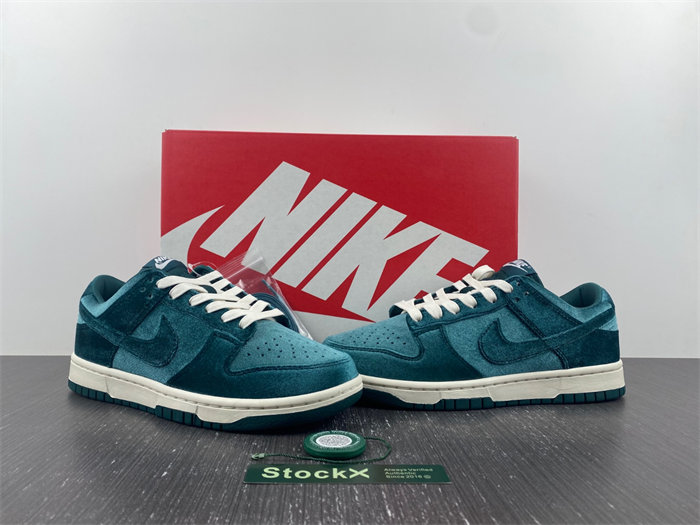 Nike Dunk Low Green Velvet DZ5224-300