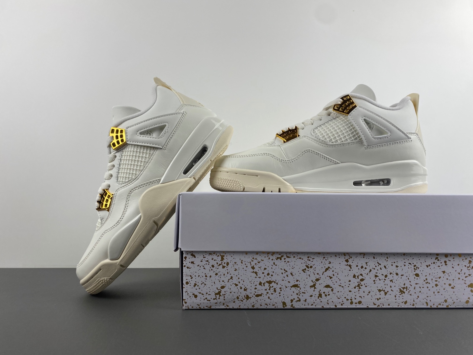 Air Jordan 4 “Metallic Gold"    AQ9129-170