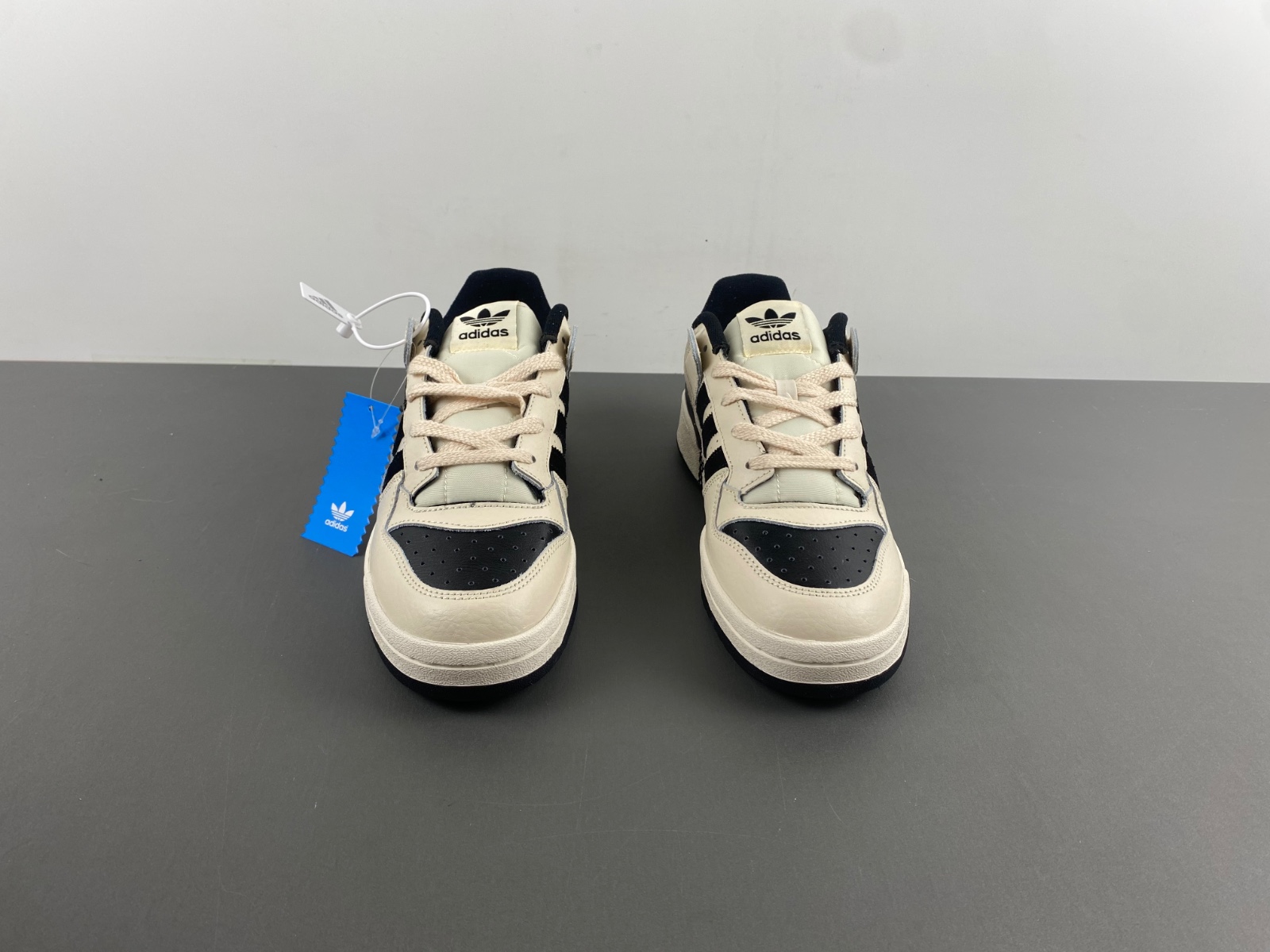 Ad*s forum low cl shoes  ig3901