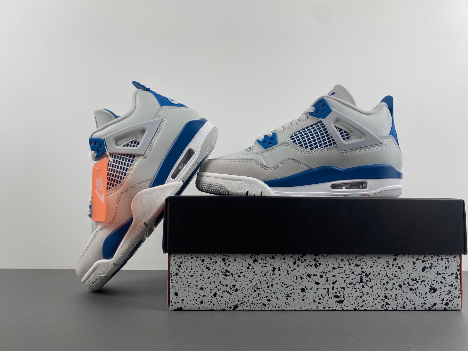 Air Jordan 4 Retro  HF4281-141