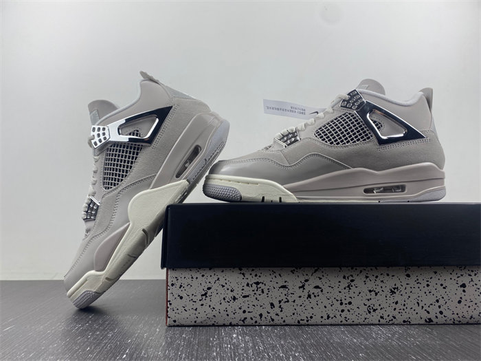 Jordan 4 Retro Frozen Moments. AQ9129-001