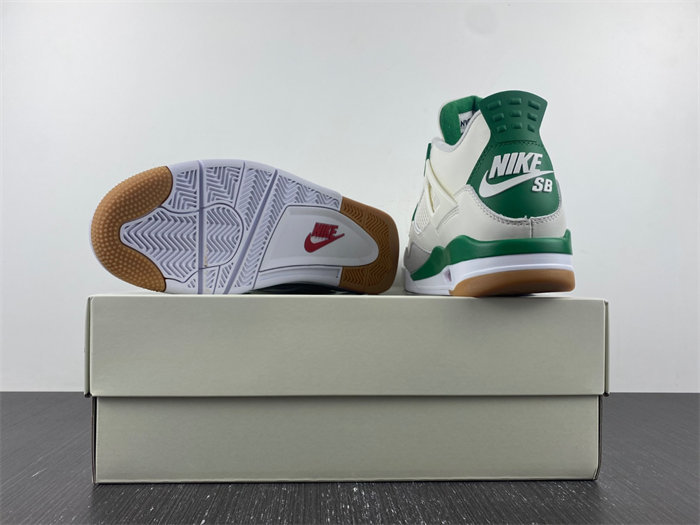 Jordan 4 Retro SB Pine Green. DR5415-103