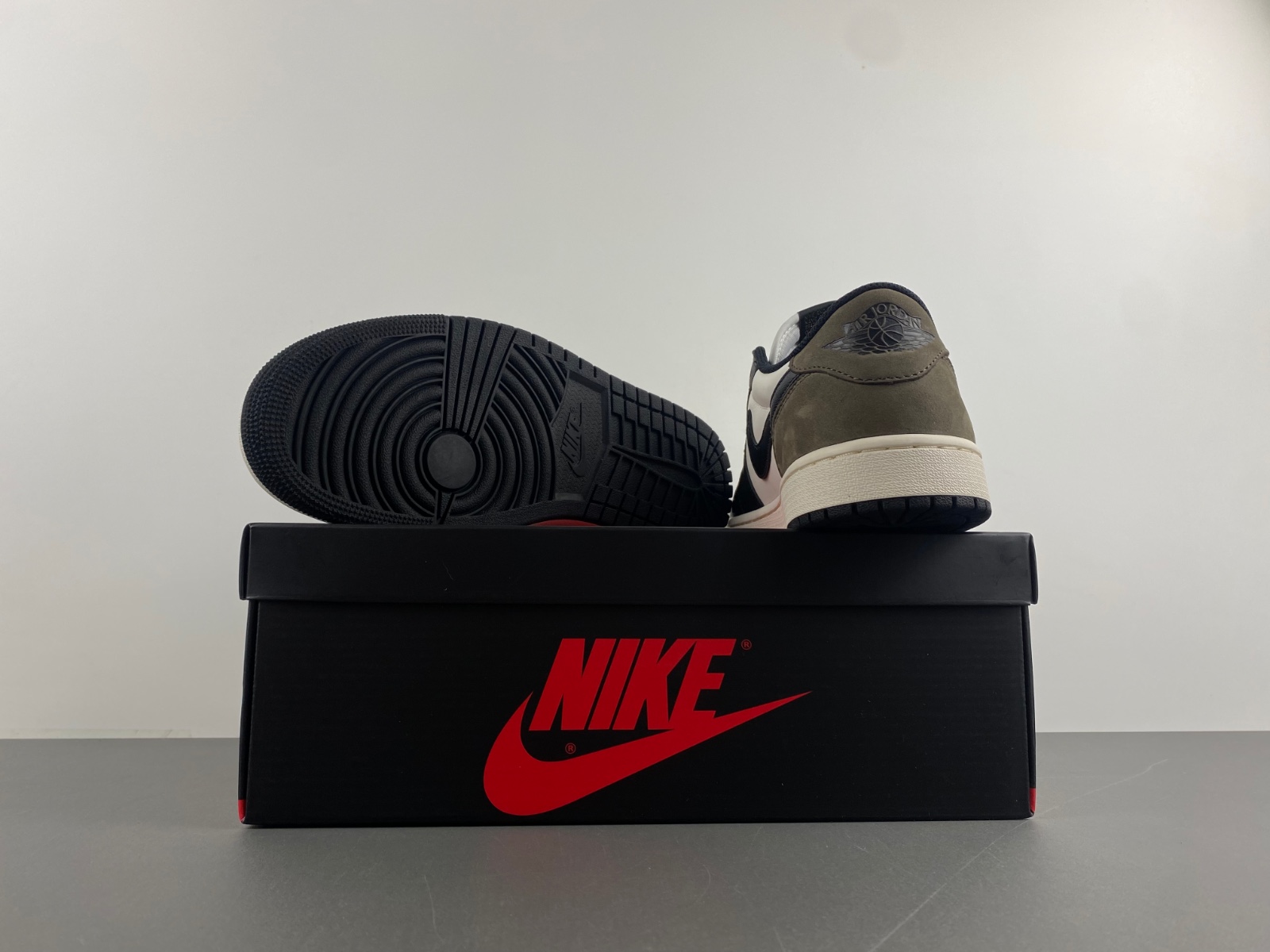 Air Jordan 1 Low OG “Mocha” CZ0790-102