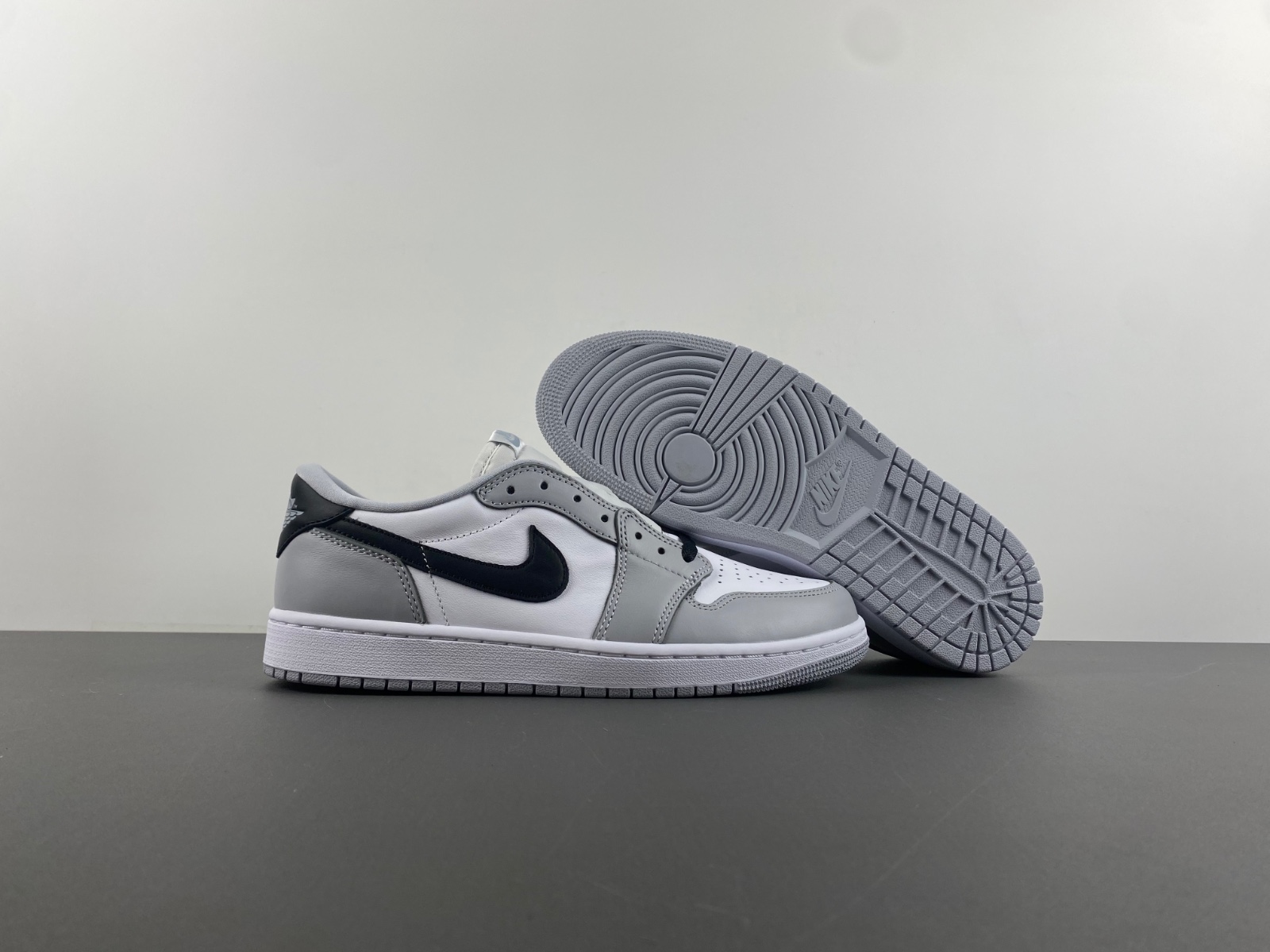 Jordan 1 Retro Low OG CZ0790-110