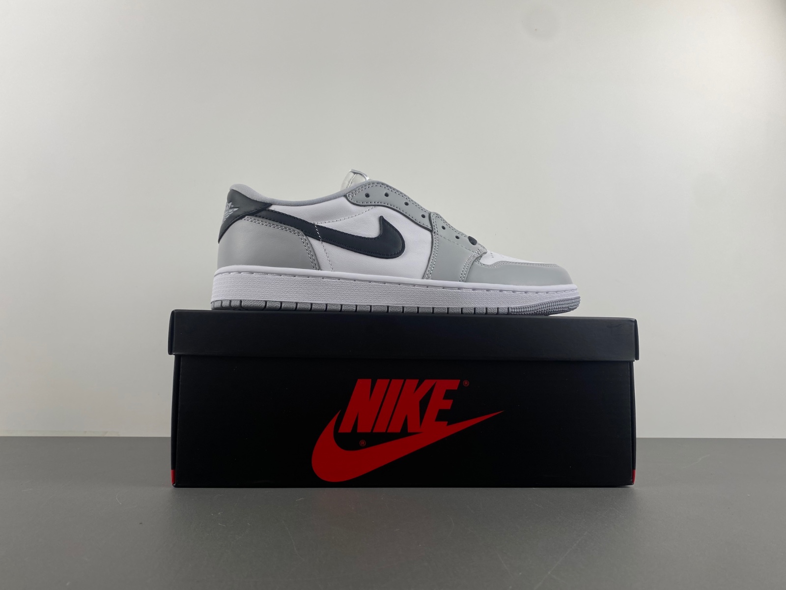 Jordan 1 Retro Low OG CZ0790-110