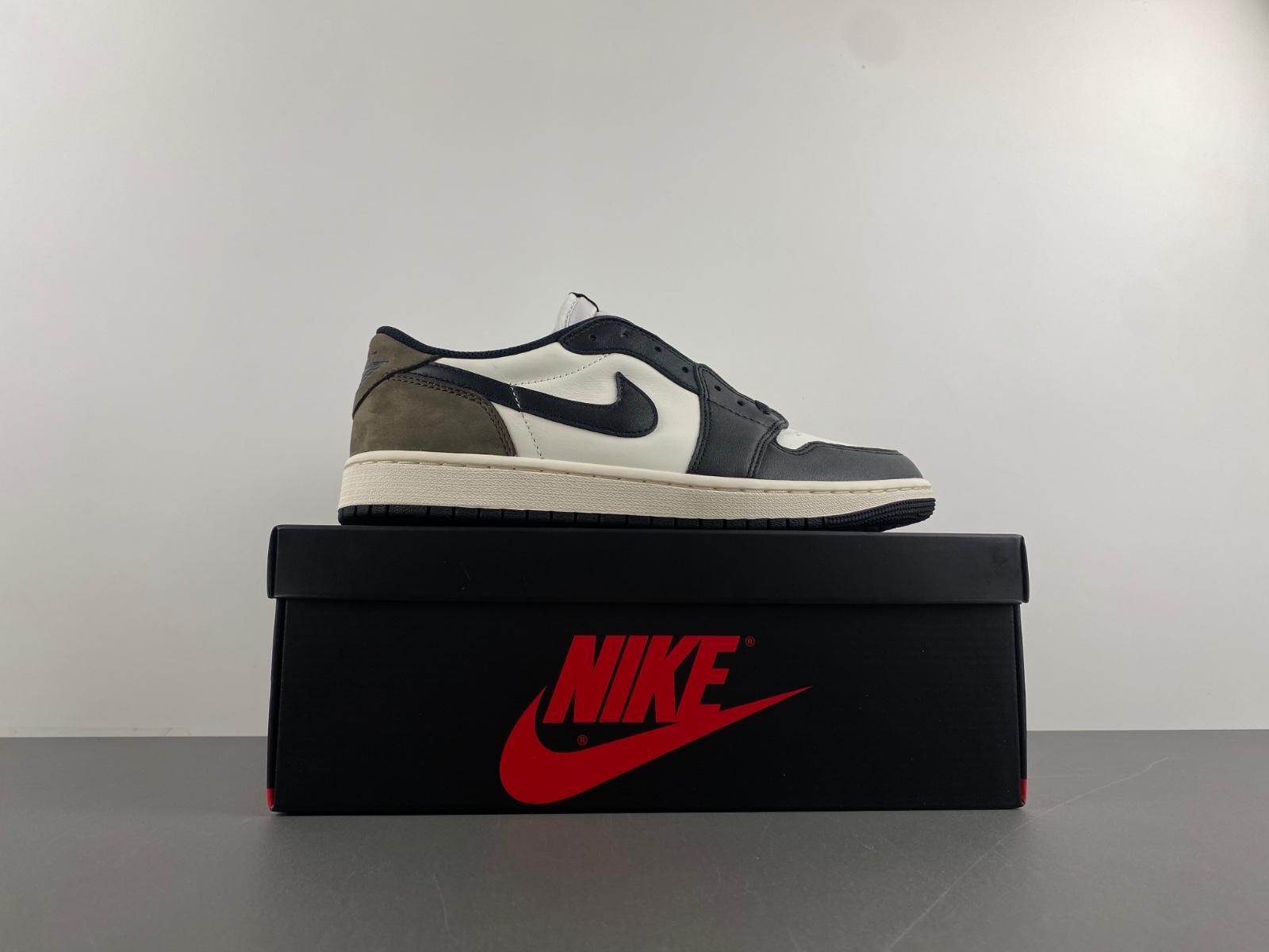 Air Jordan 1 Low OG “Mocha” CZ0790-102