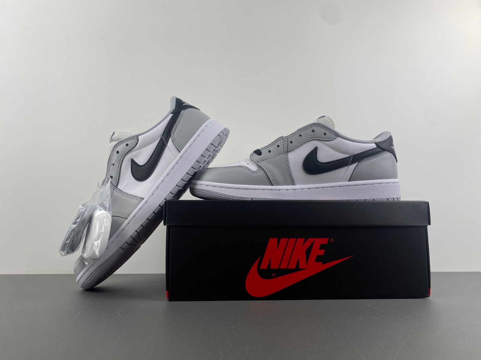 Jordan 1 Retro Low OG CZ0790-110