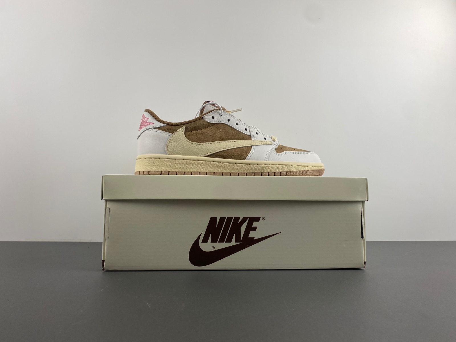 Travis Scott x Air Jordan 1 Low OG  DM7866-106