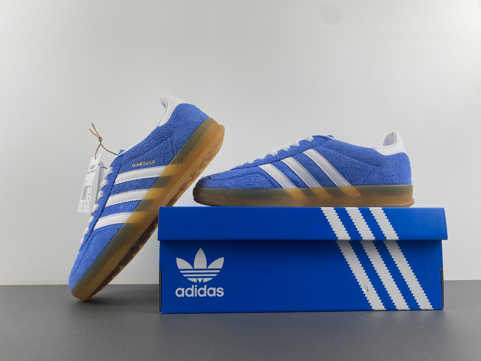 Ad*s gazelle indoor hq8717