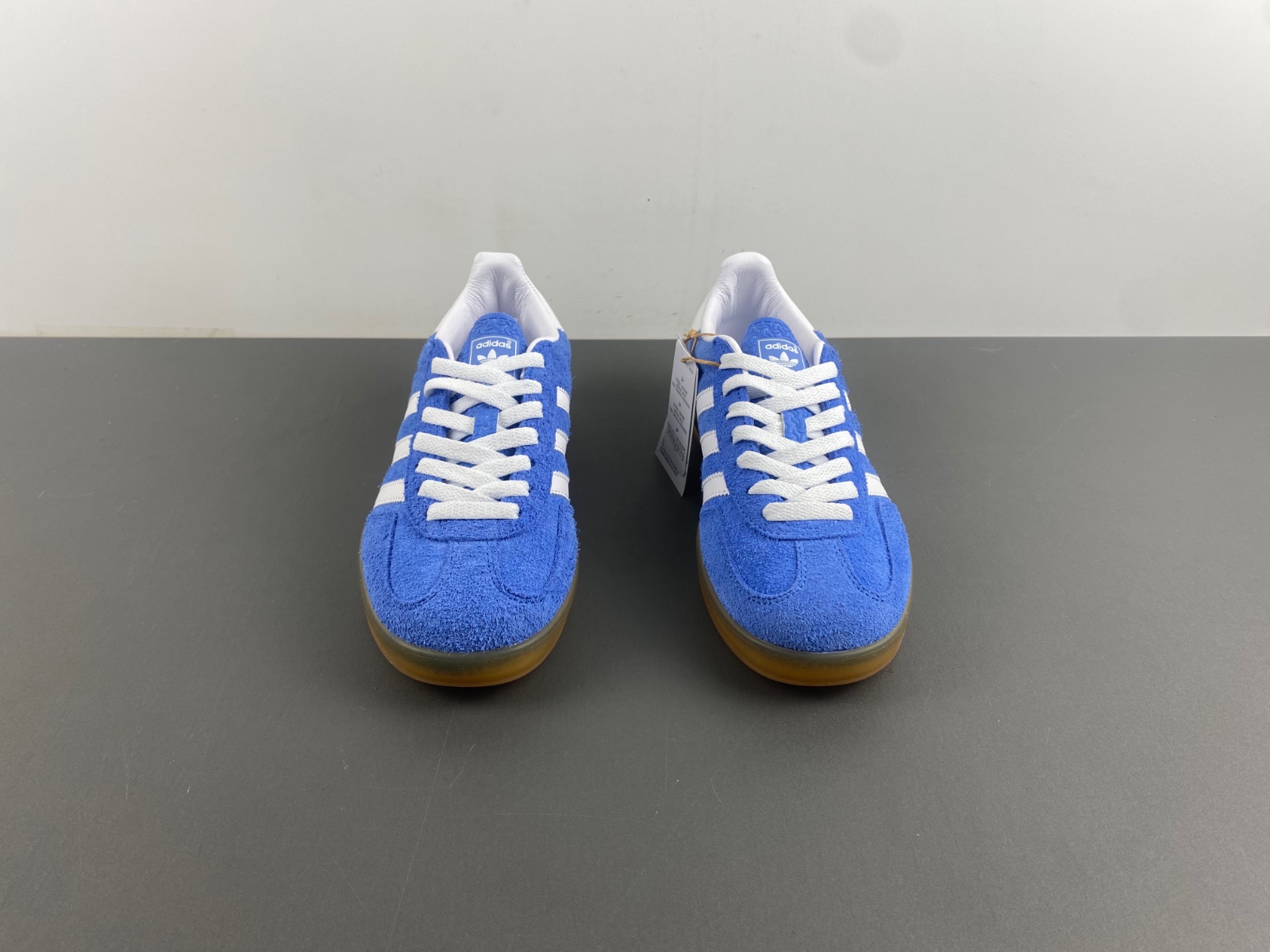 Ad*s gazelle indoor hq8717