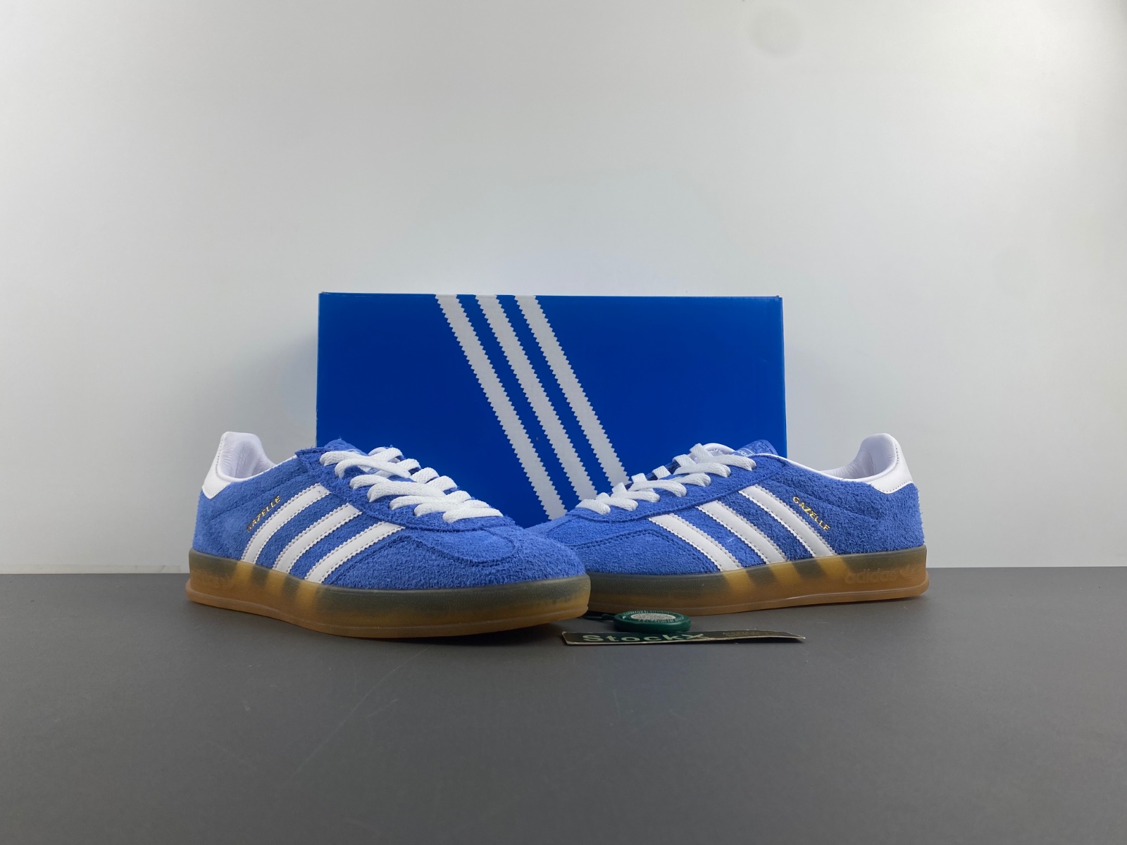 Ad*s gazelle indoor hq8717