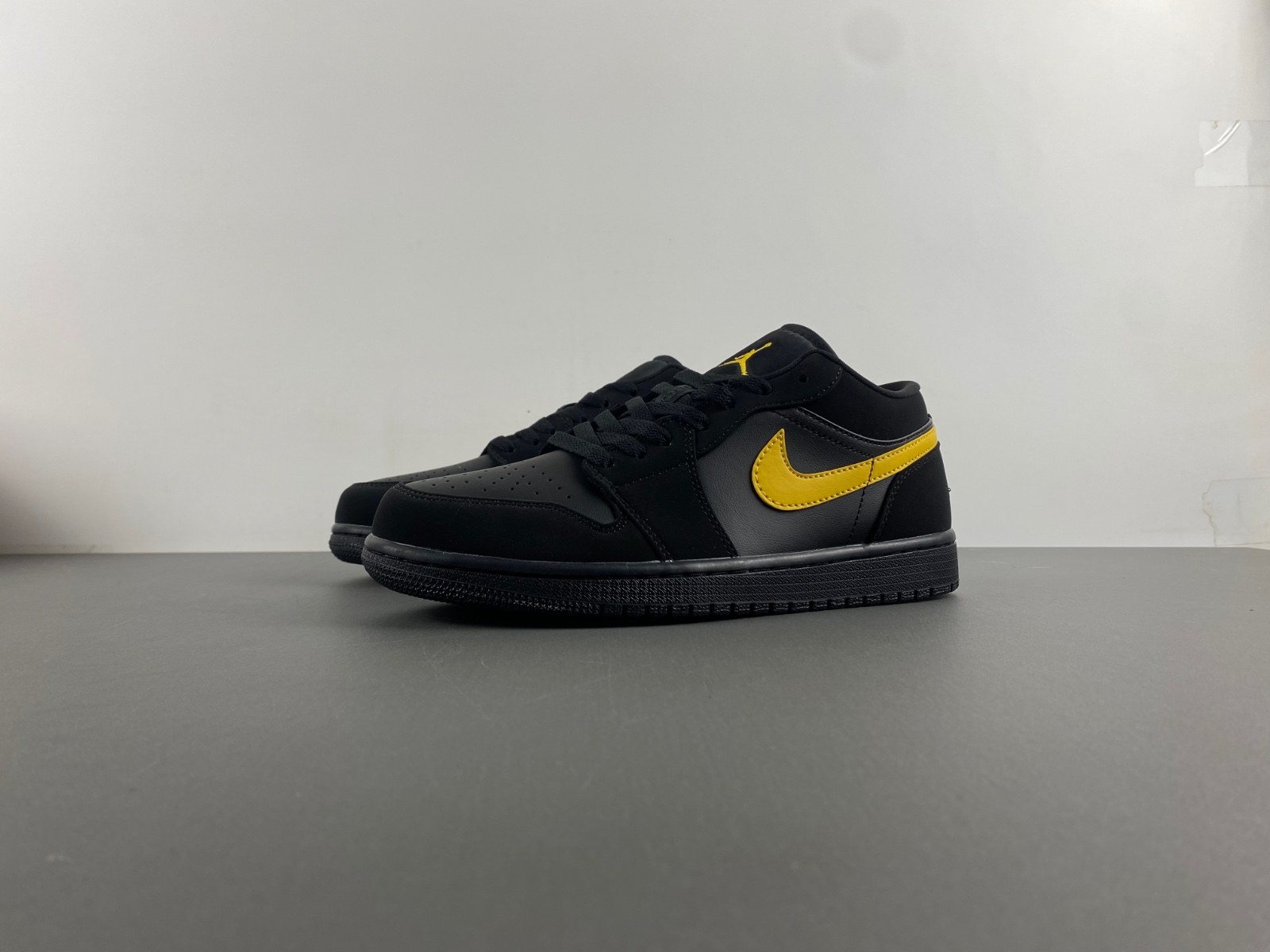 Air Jordan 1 Low 553558-071