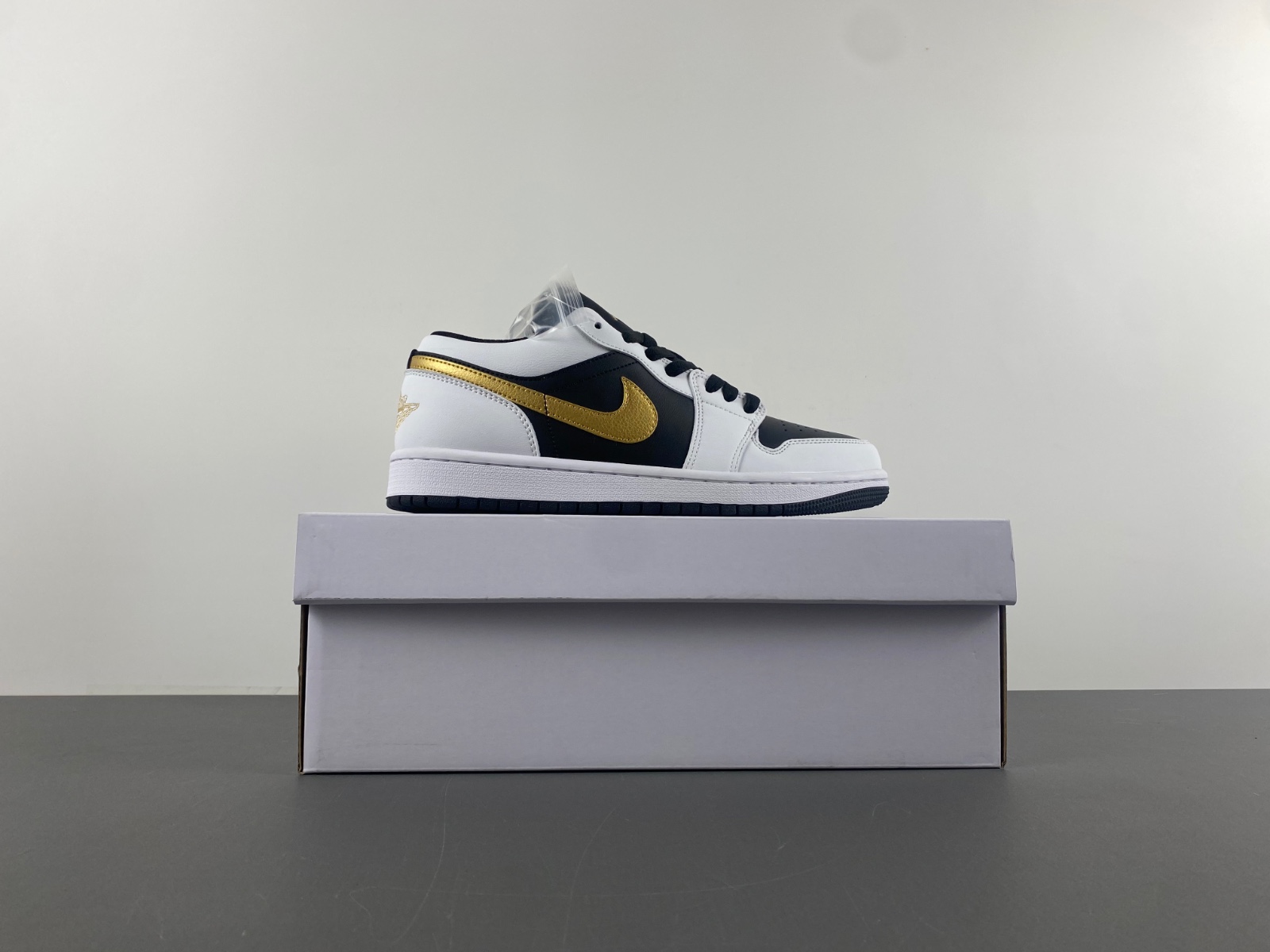 Air Jordan 1 Low 553558-172