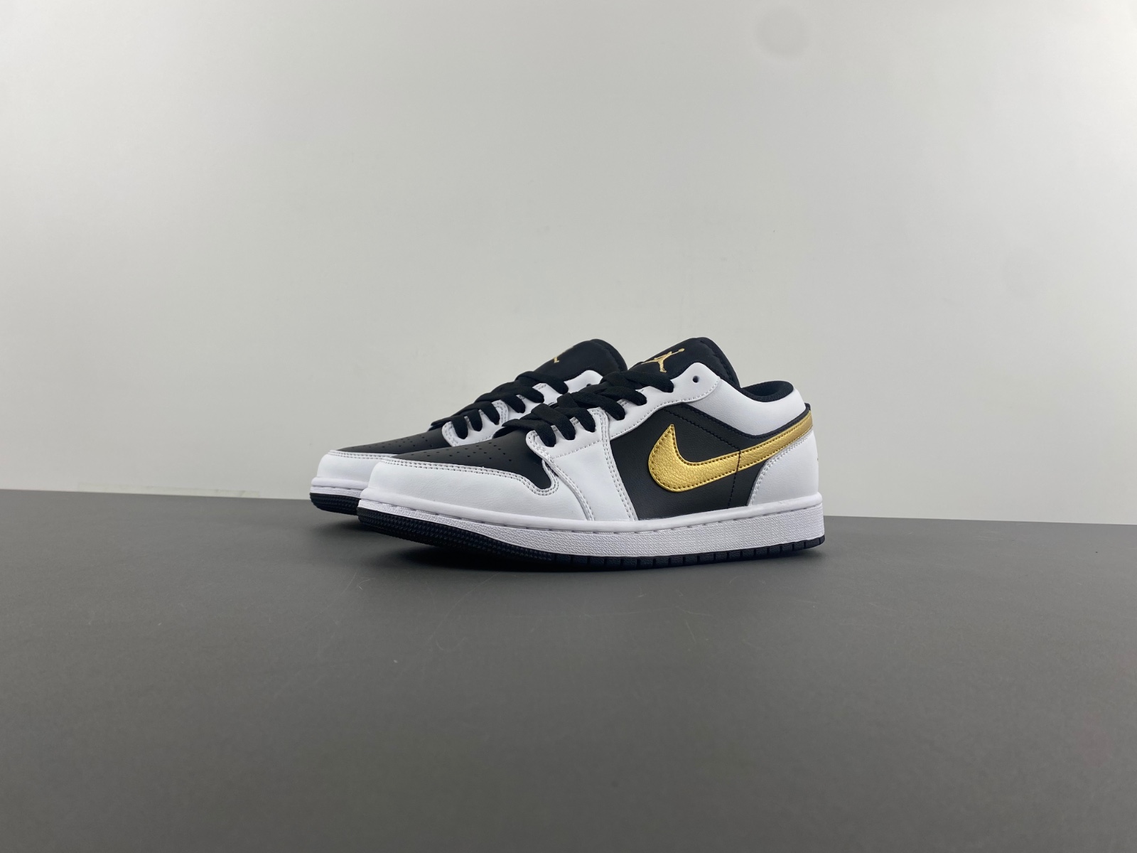 Air Jordan 1 Low 553558-172