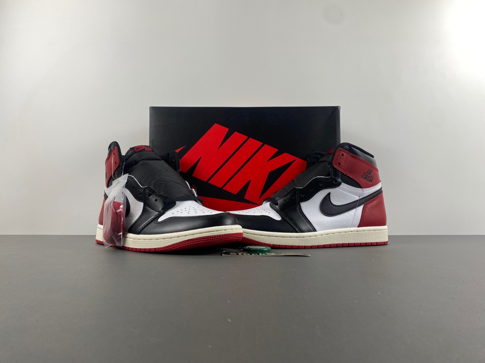 Air Jordan 1 High OG “Black Toe Reimagined” DZ5485-106