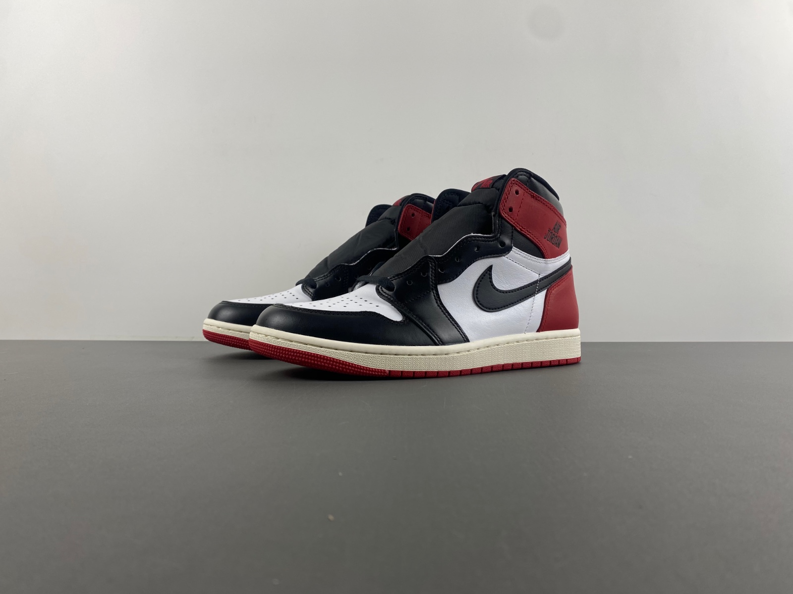 Air Jordan 1 High OG “Black Toe Reimagined” DZ5485-106