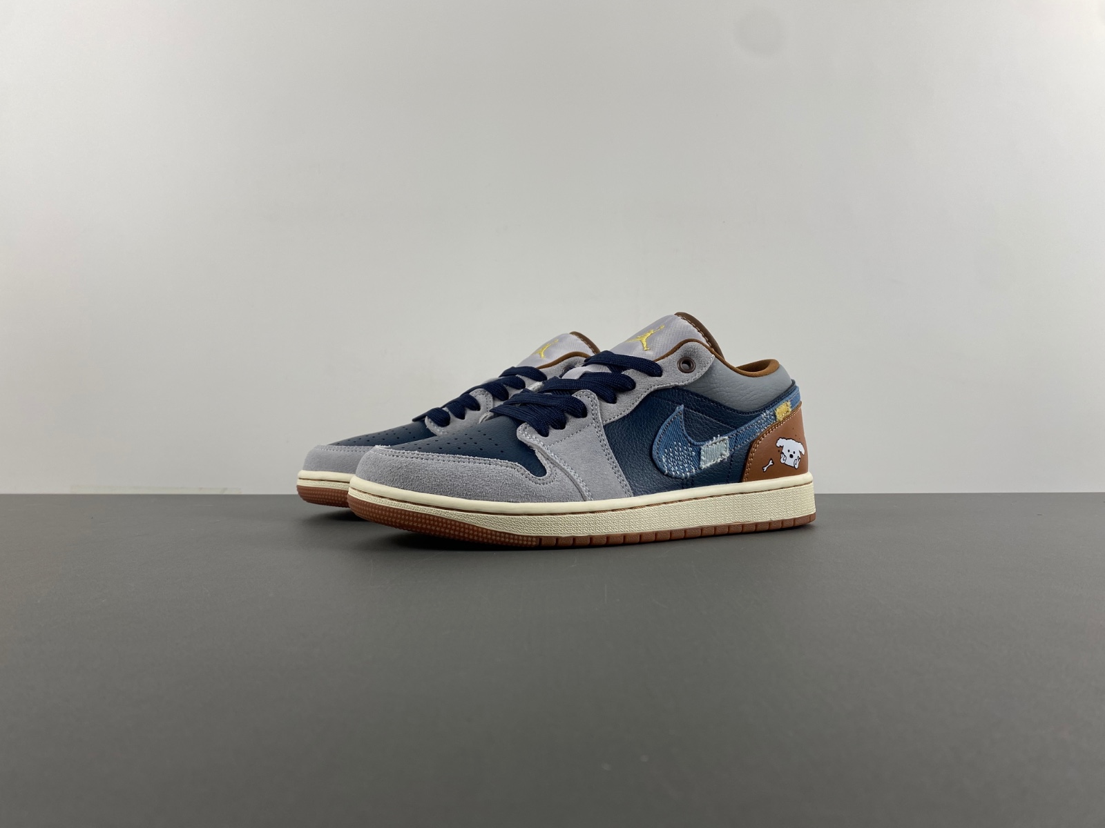 Air Jordan 1 Low “Denim”FZ5042-041.