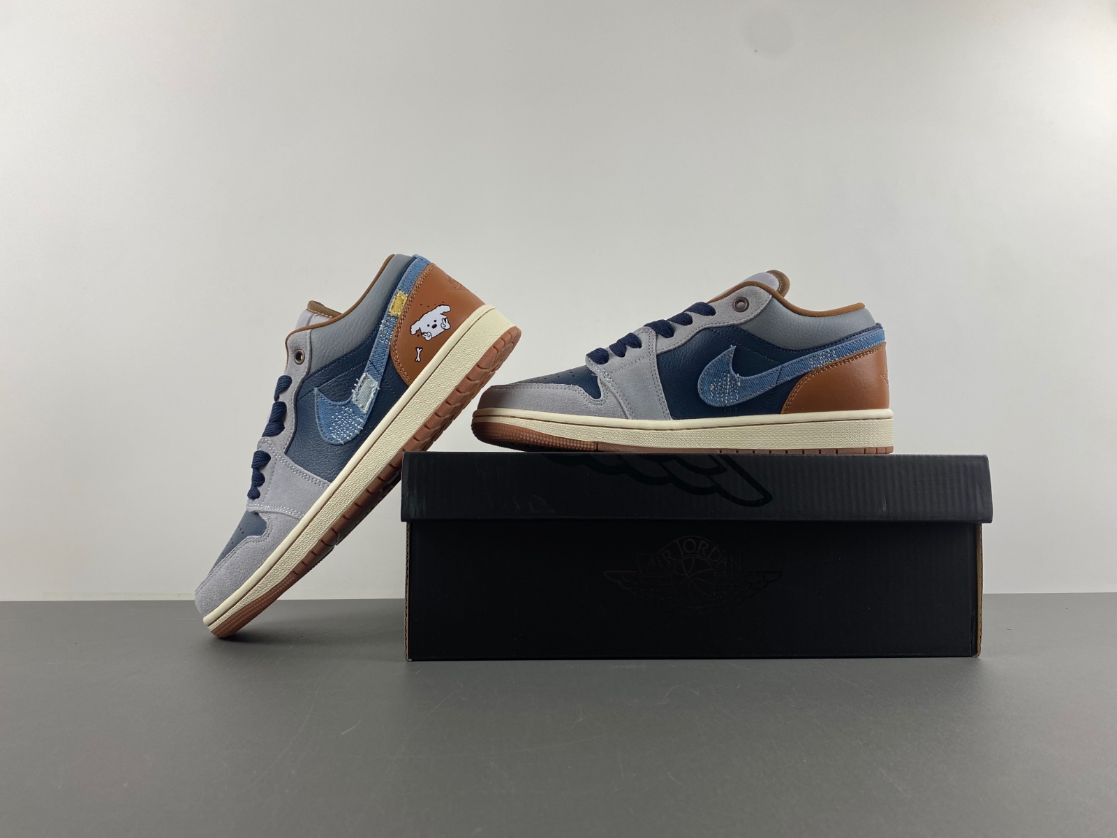 Air Jordan 1 Low “Denim”FZ5042-041.