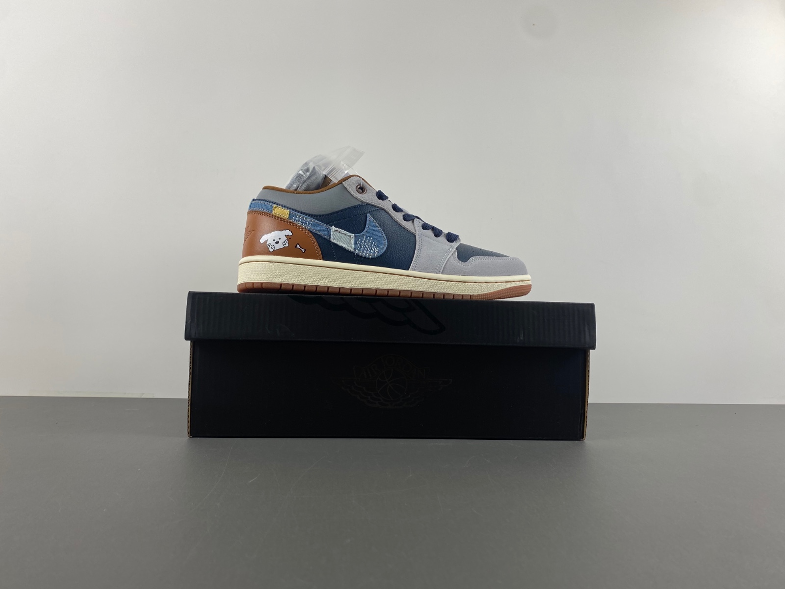 Air Jordan 1 Low “Denim”FZ5042-041.