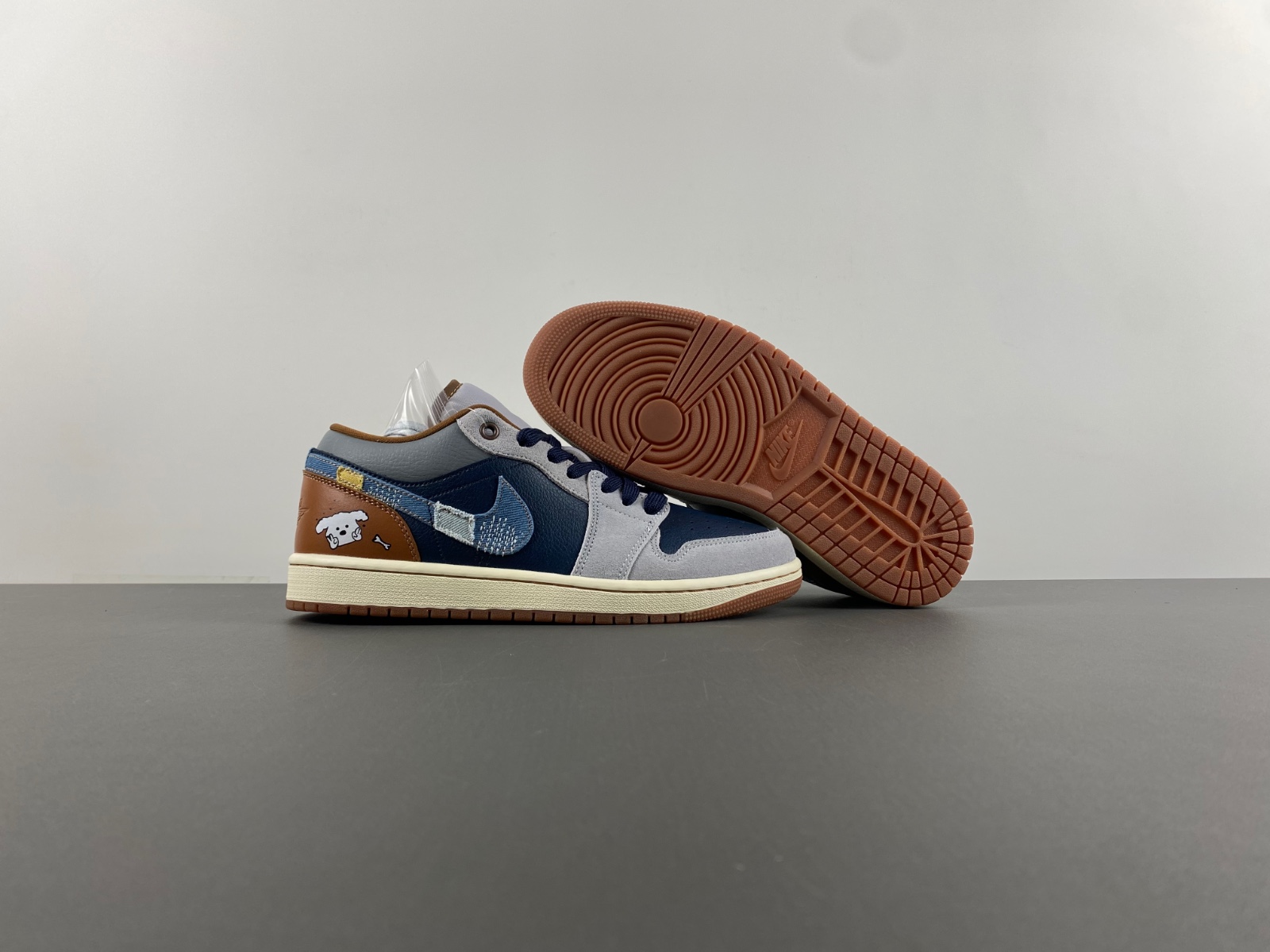 Air Jordan 1 Low “Denim”FZ5042-041.