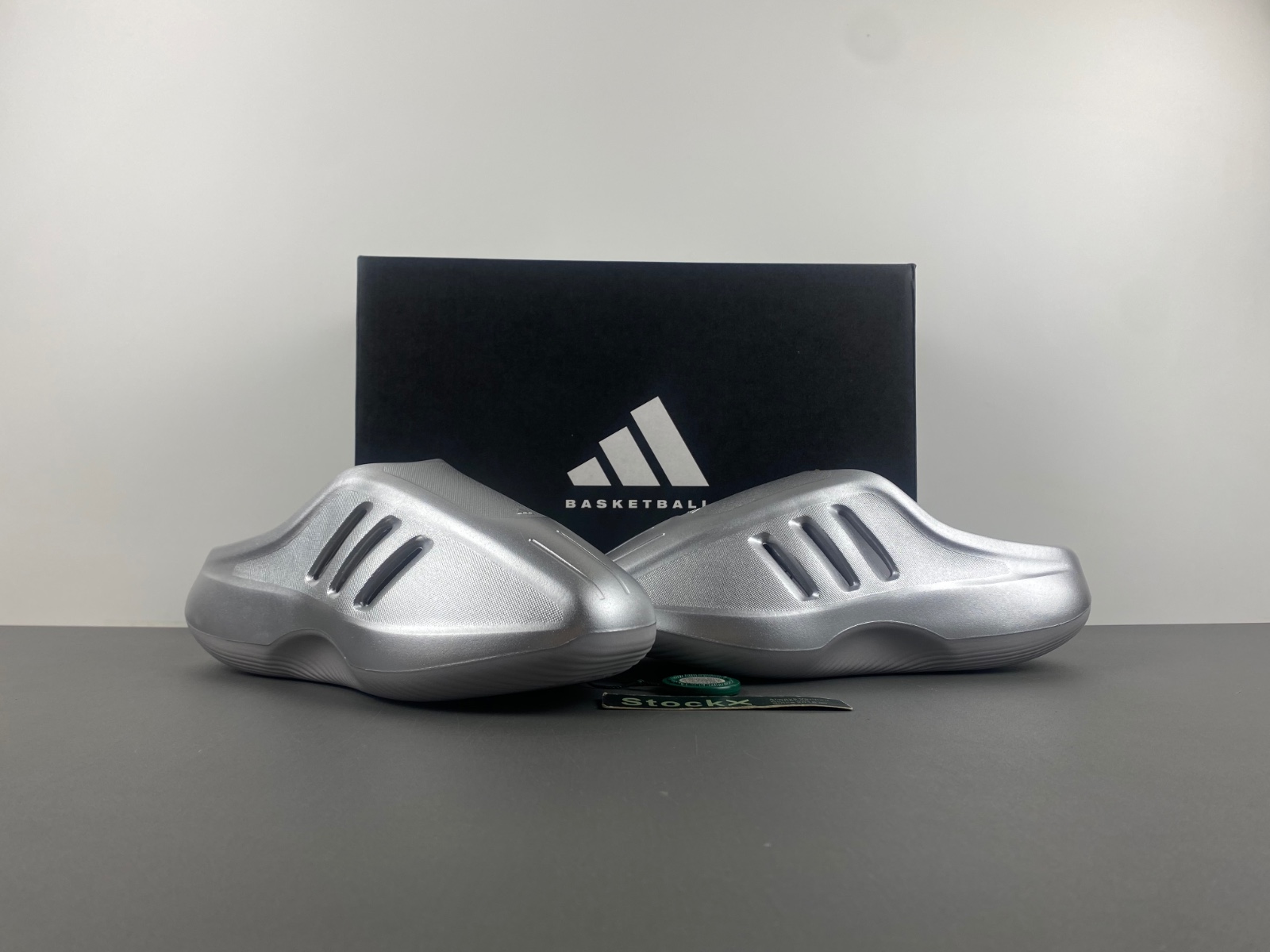 Ad*s adifom iiinfinity mule metallic silver ih2814