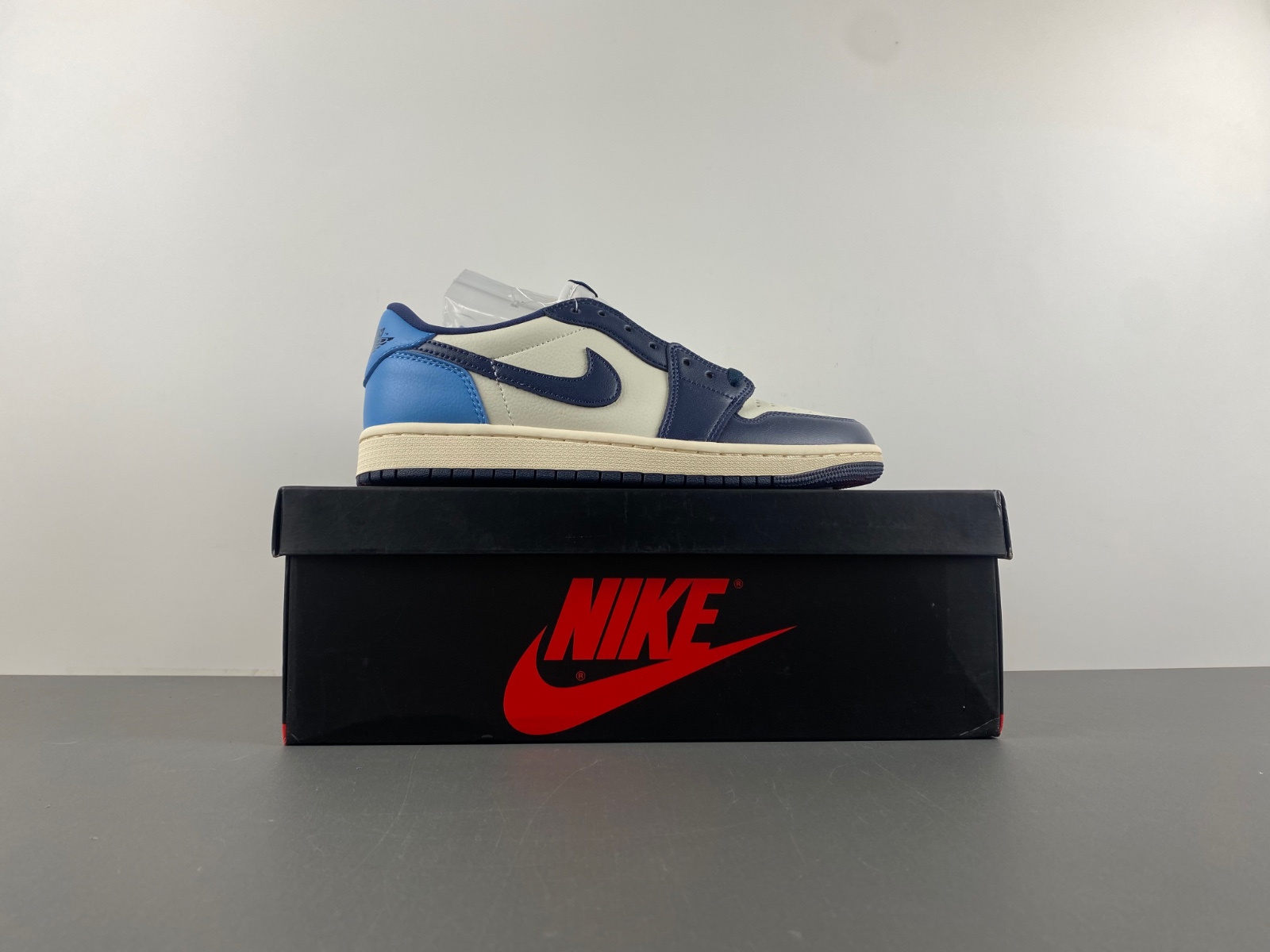 Air Jordan 1 Low R CZ0790-400