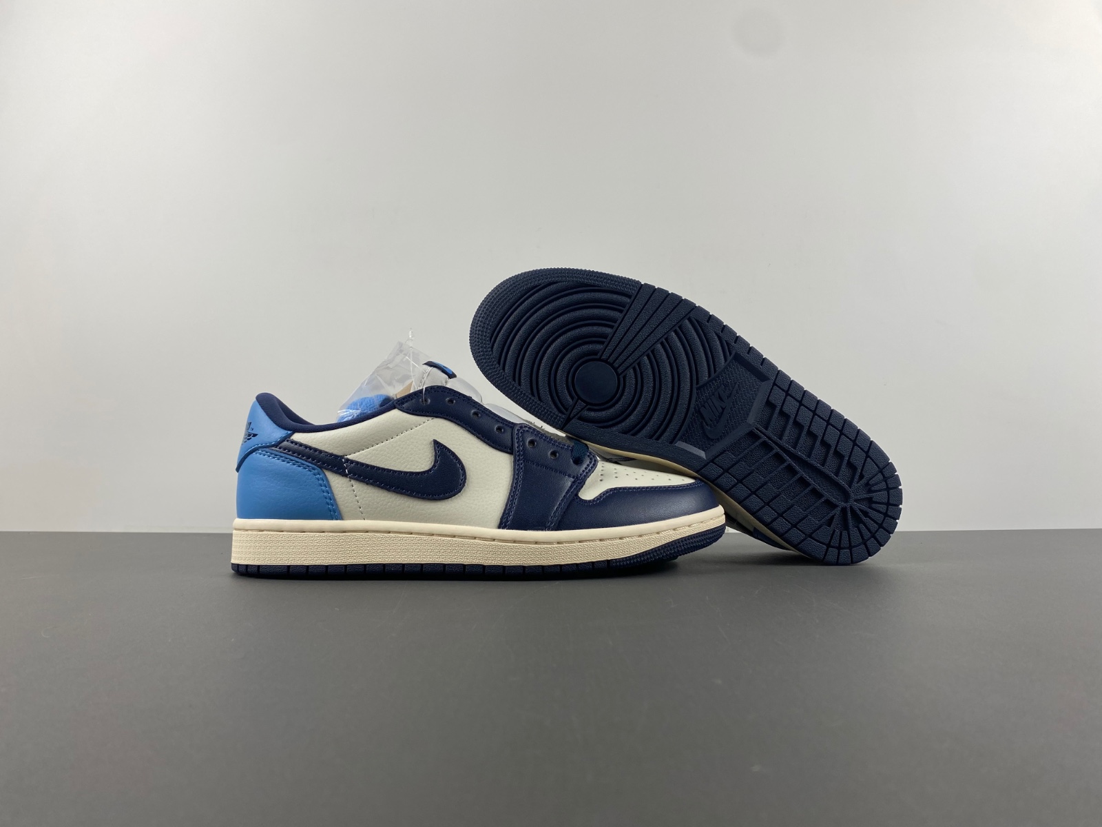 Air Jordan 1 Low R CZ0790-400