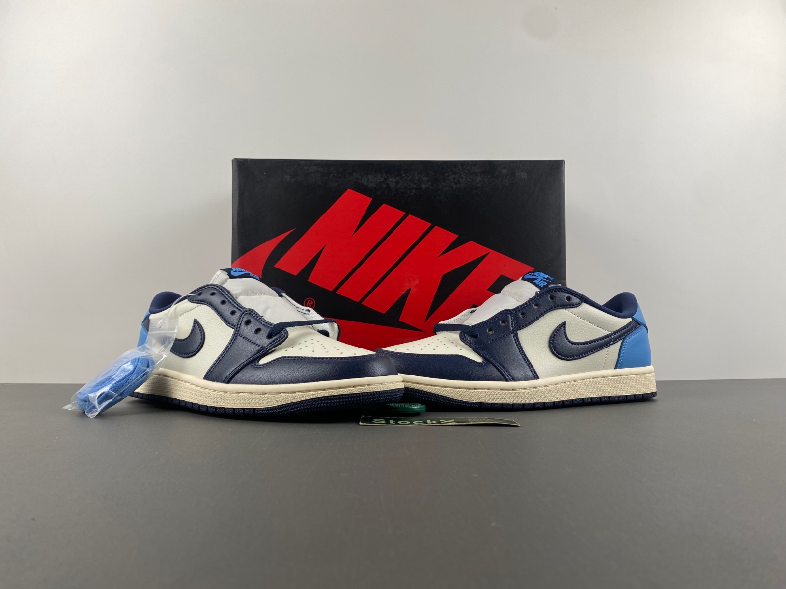 Air Jordan 1 Low R CZ0790-400