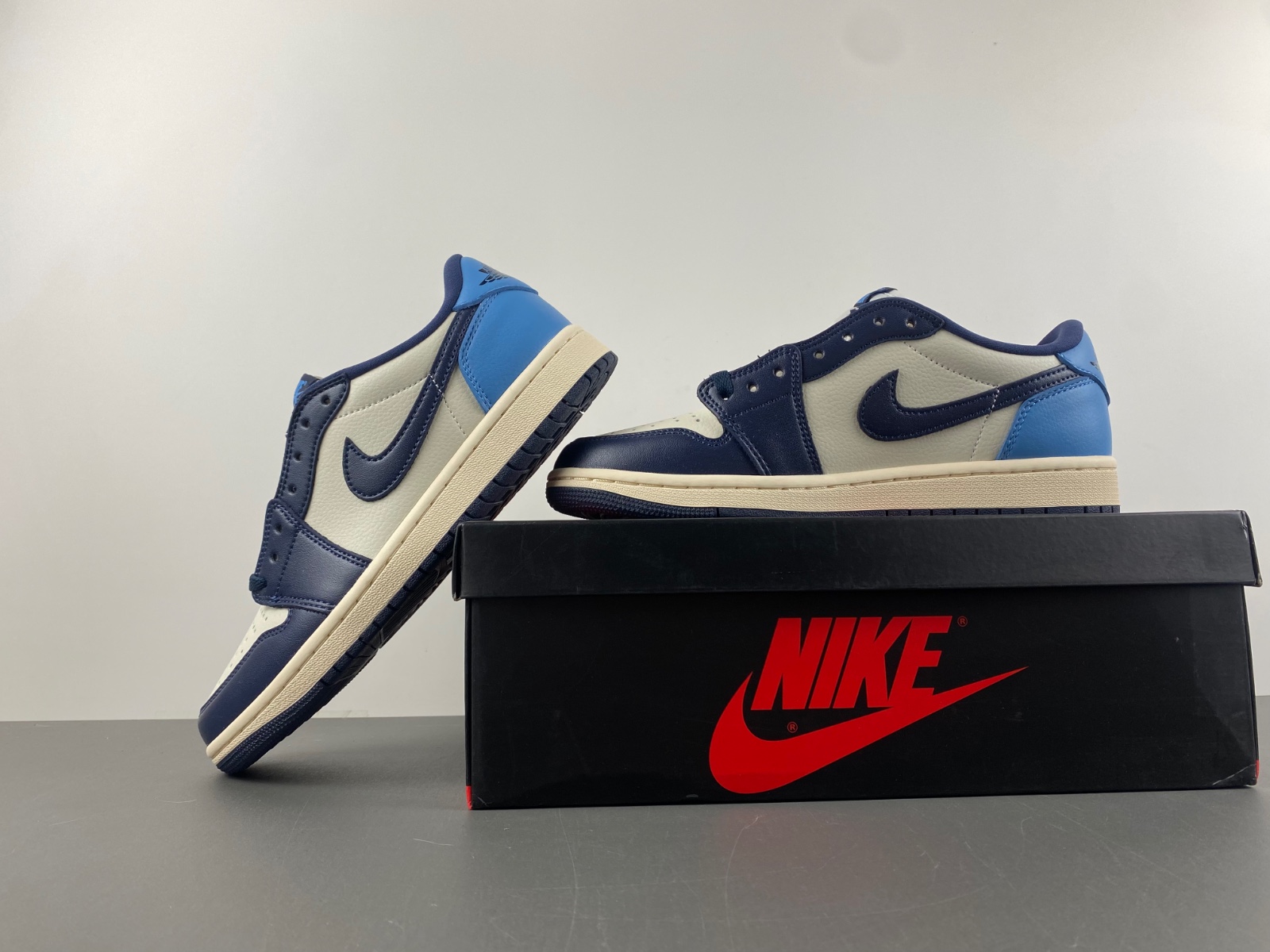 Air Jordan 1 Low R CZ0790-400