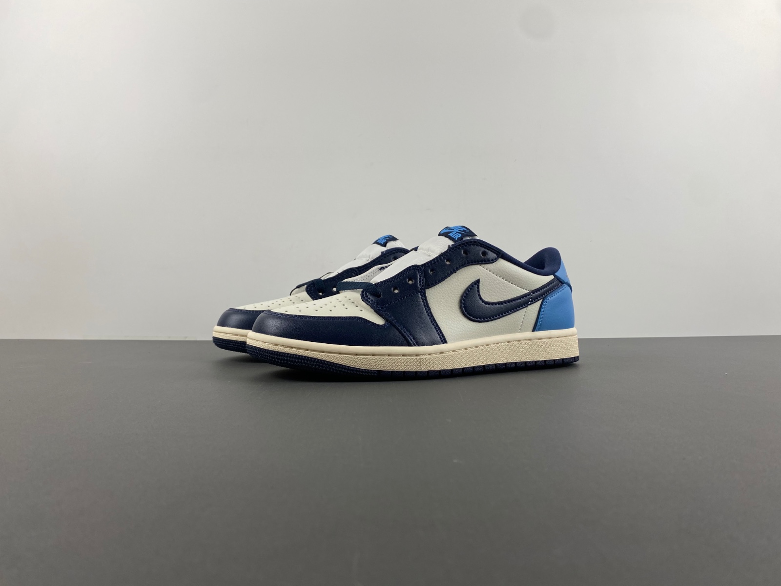 Air Jordan 1 Low R CZ0790-400