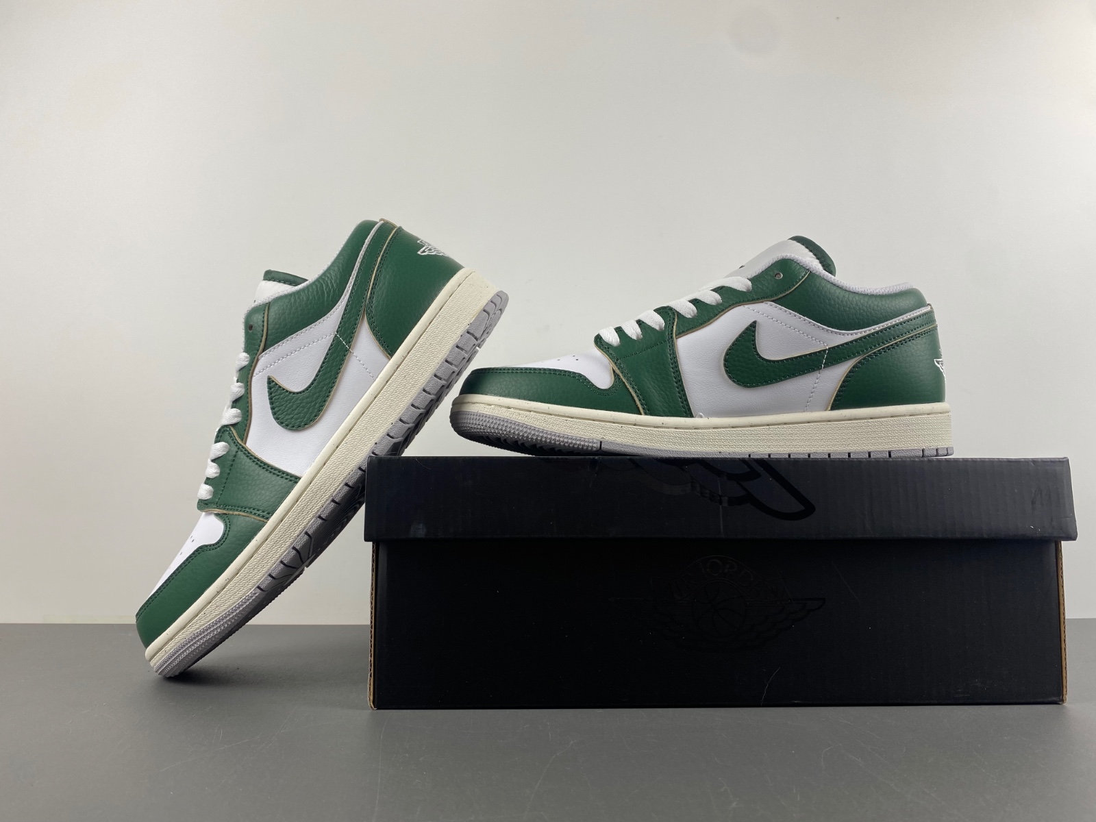 Air Jordan 1 Low  FQ7687-300