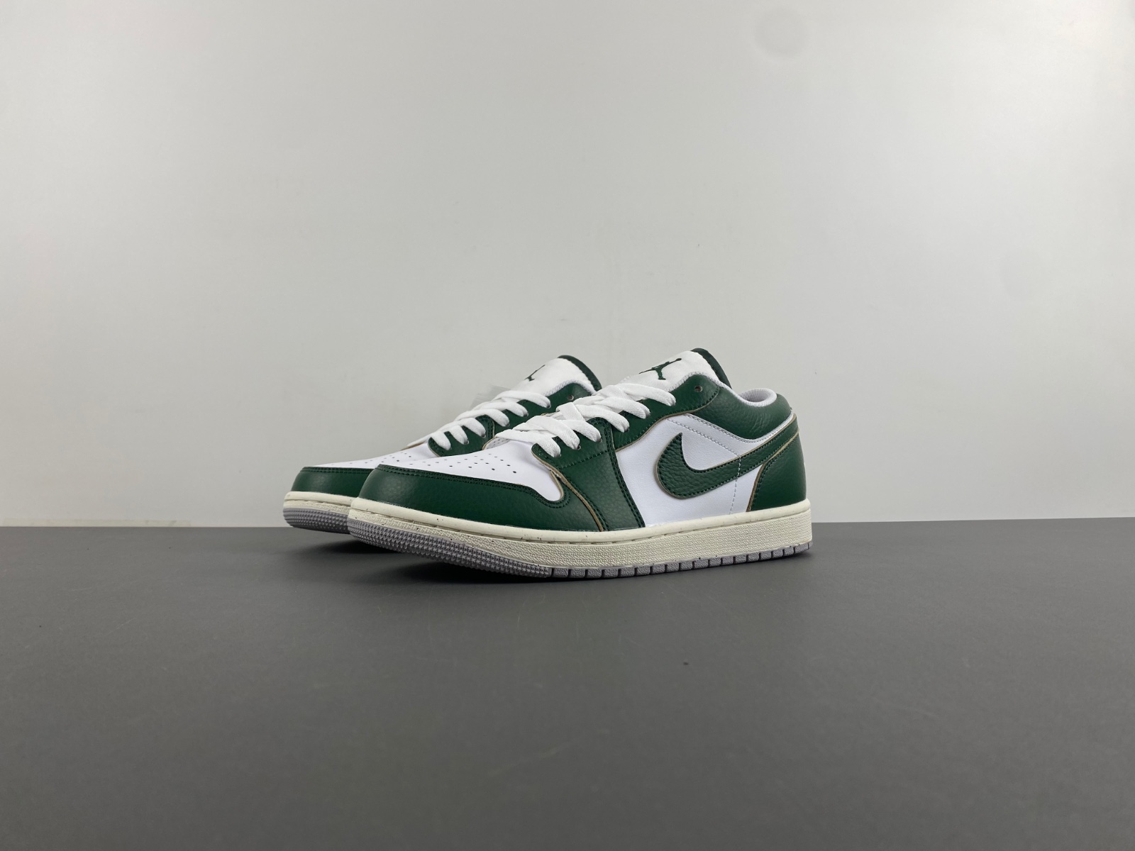 Air Jordan 1 Low  FQ7687-300