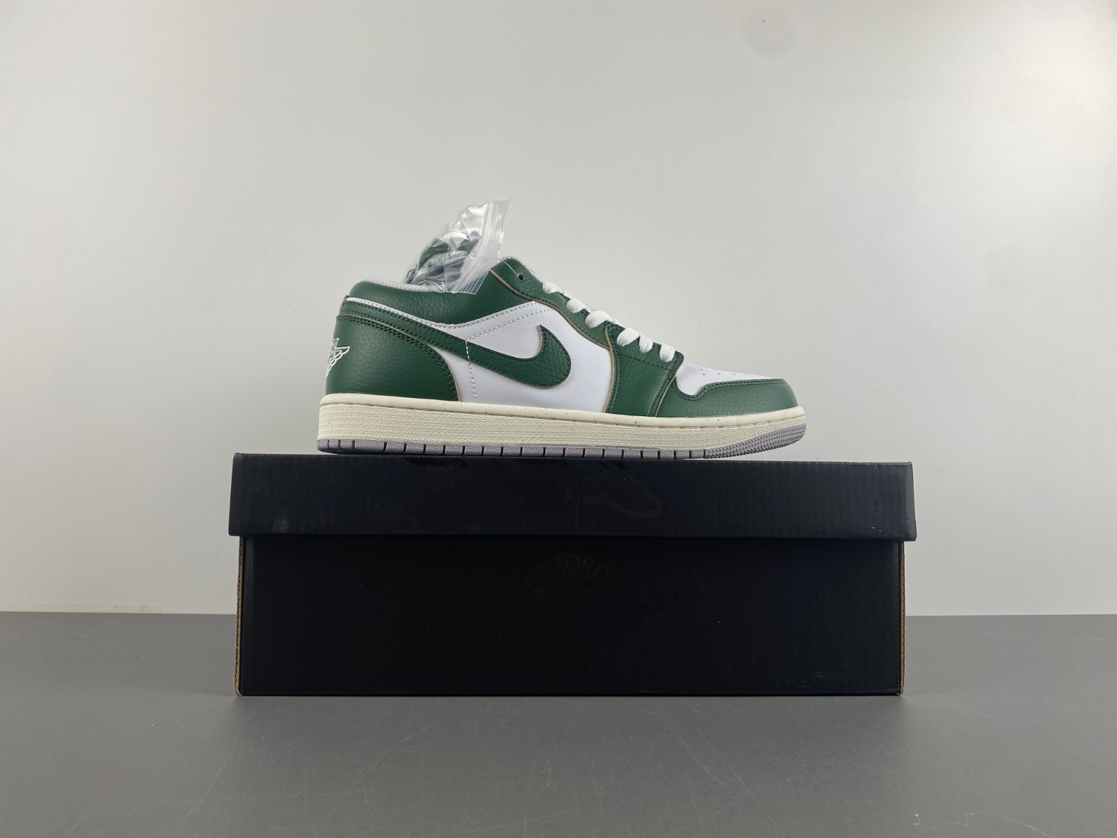 Air Jordan 1 Low  FQ7687-300