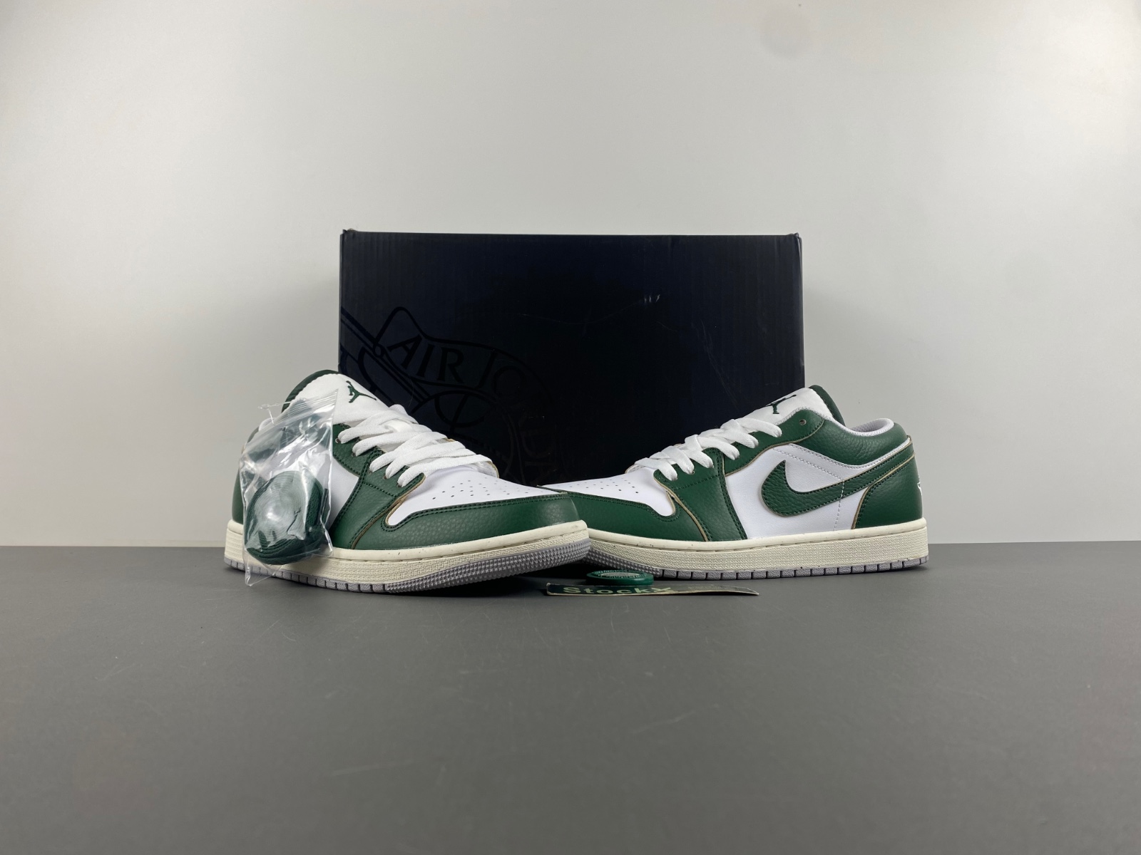 Air Jordan 1 Low  FQ7687-300