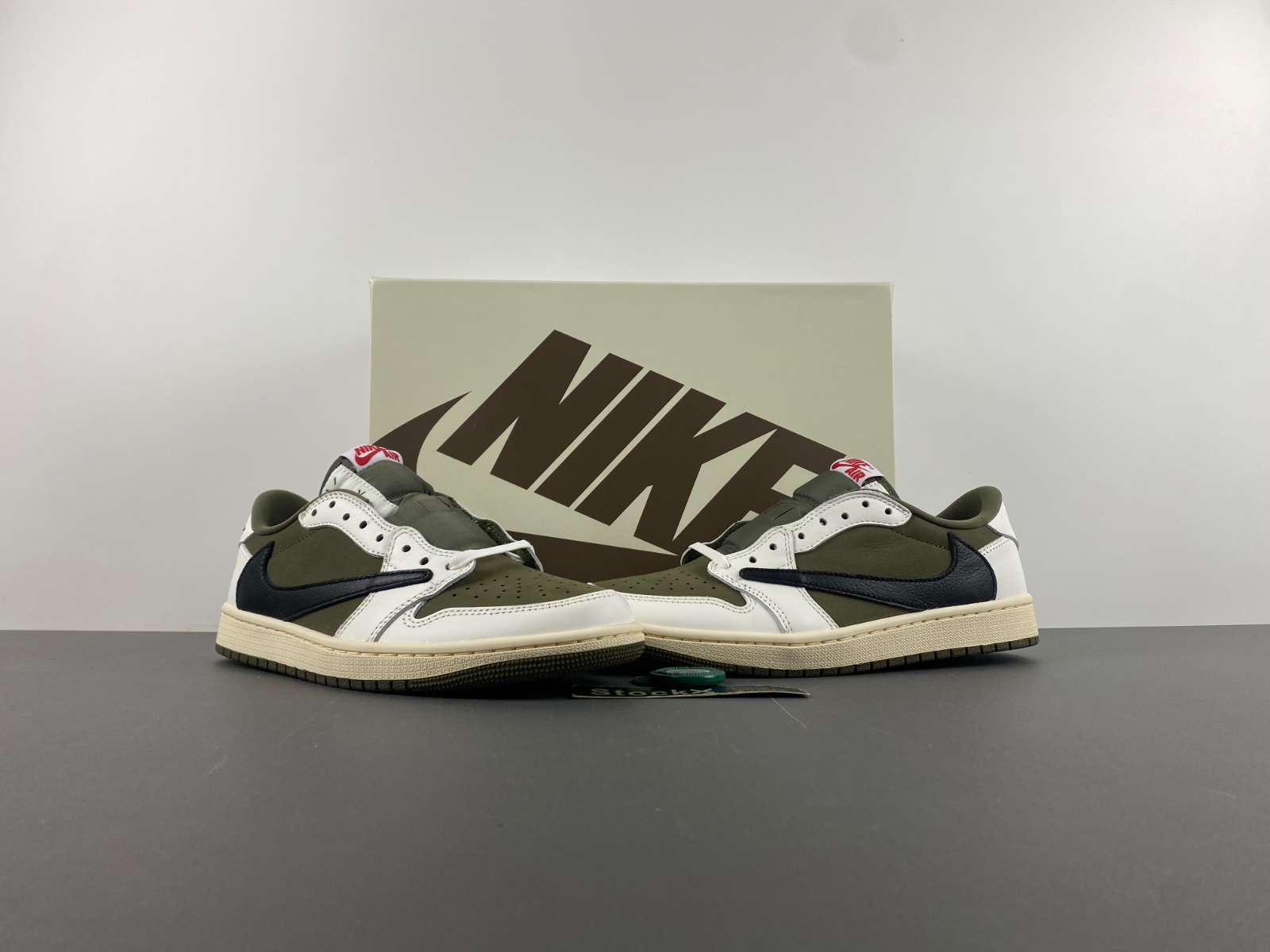 Travis Scott x Air Jordan 1 Low OG  DM7866-200