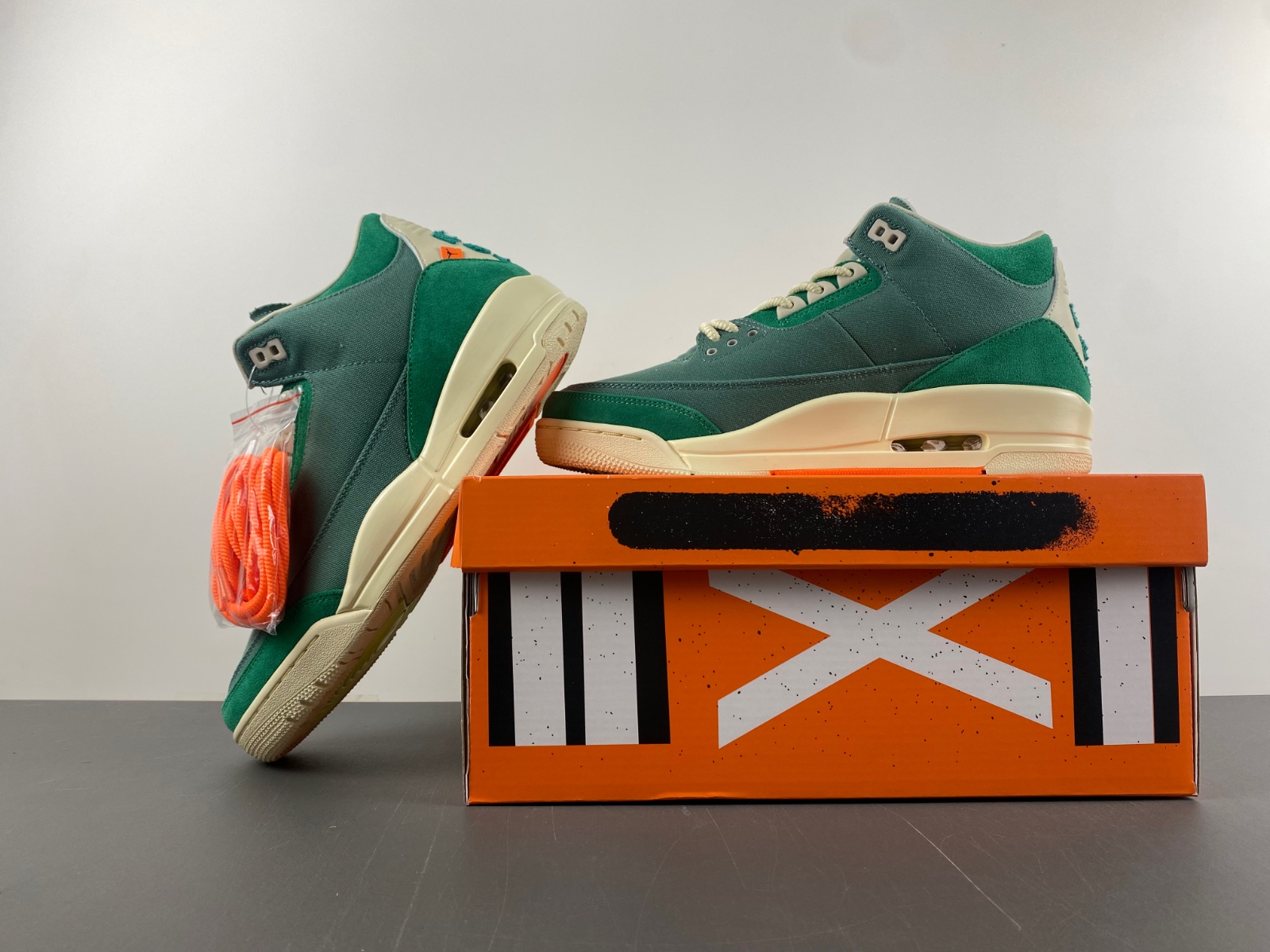 Nina Abney x Air Jordan 3 OG SP WMNS FZ7974-300