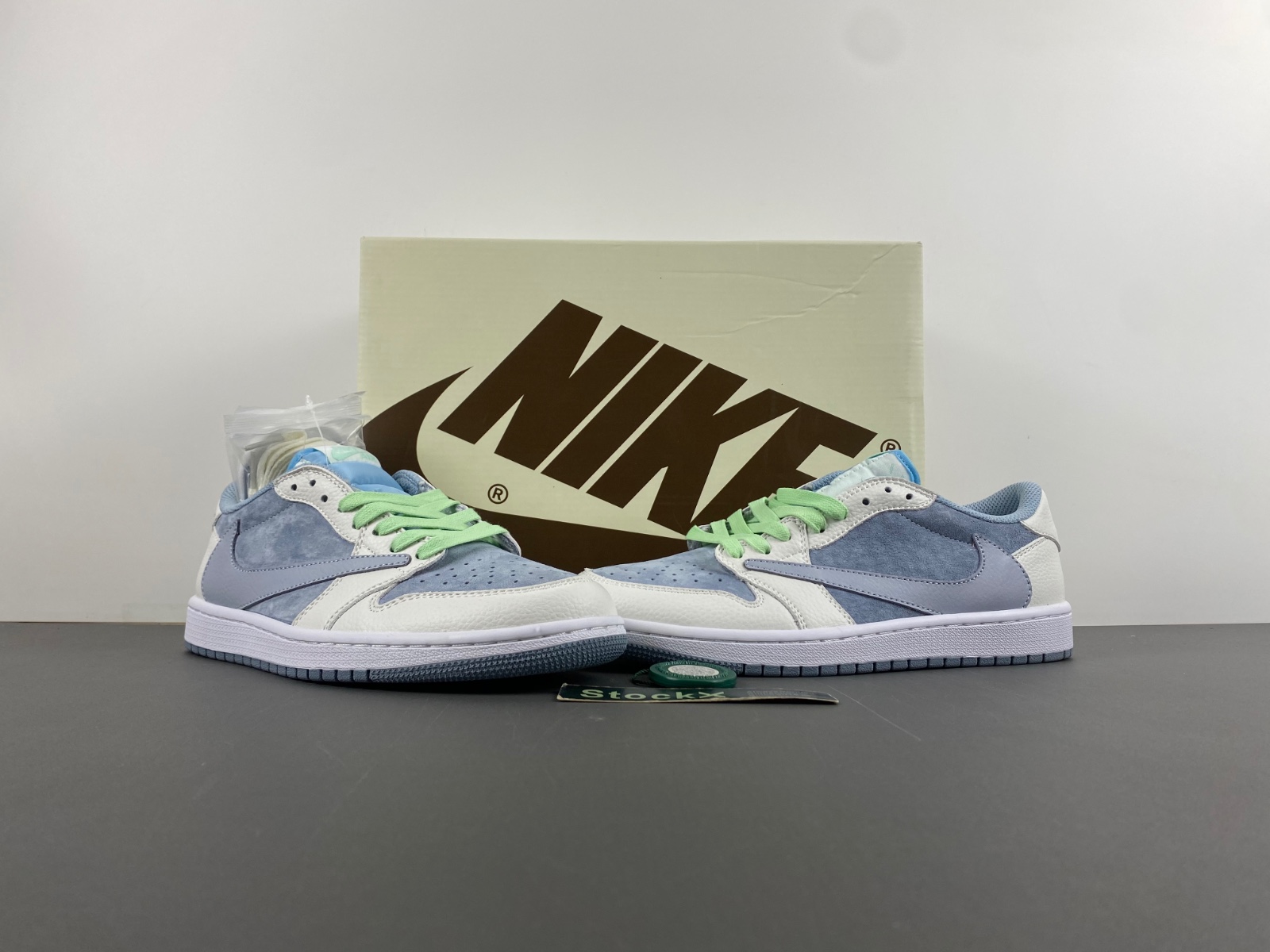 Travis Scott x Air Jordan 1 Low DM7866-888