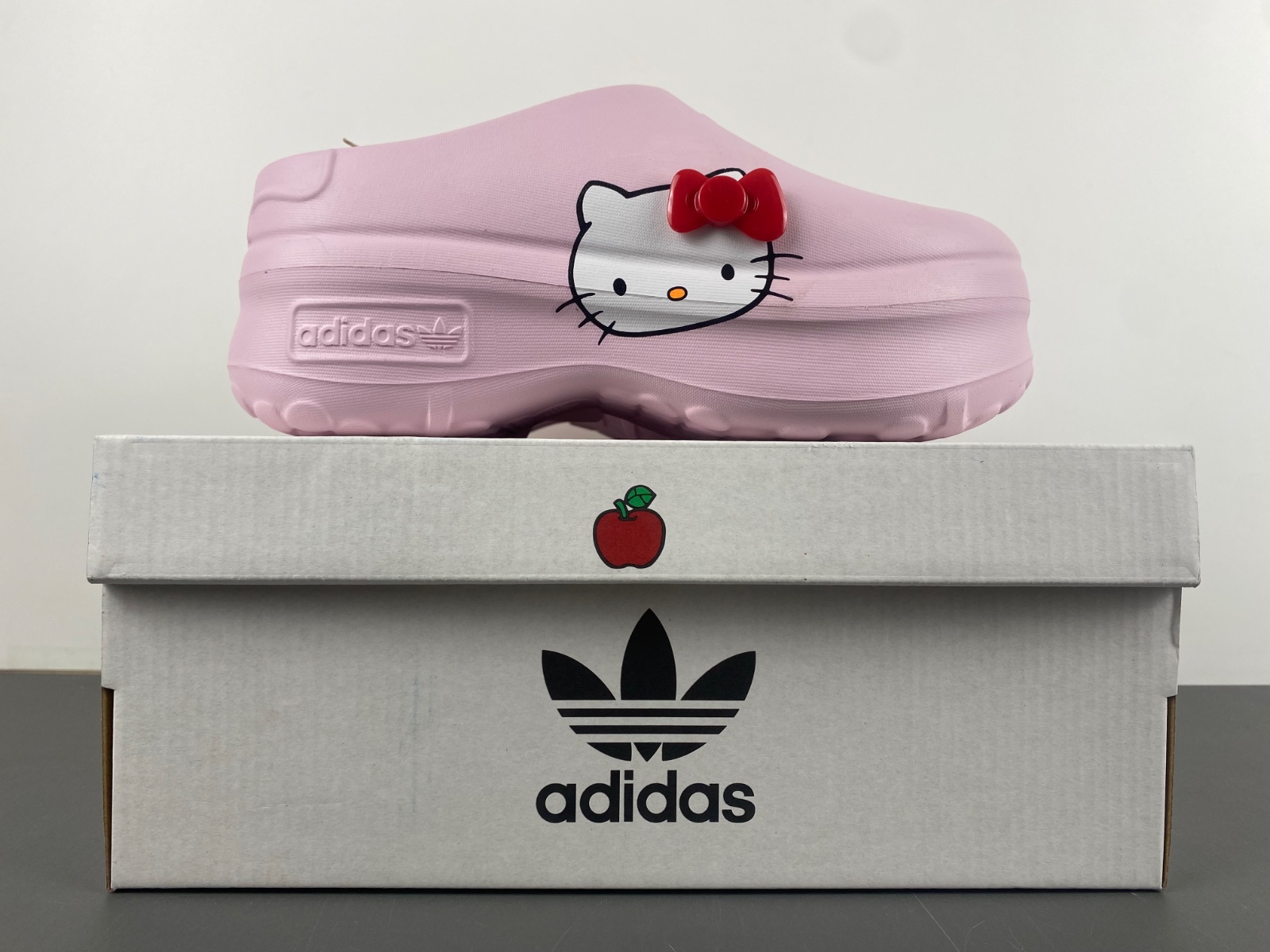 Ad*s hello kitty ig4446