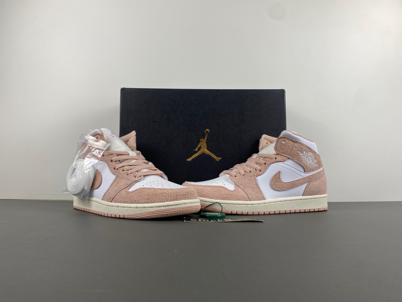 Air Jordan 1 Mid SE Legend Pink FN7432-161