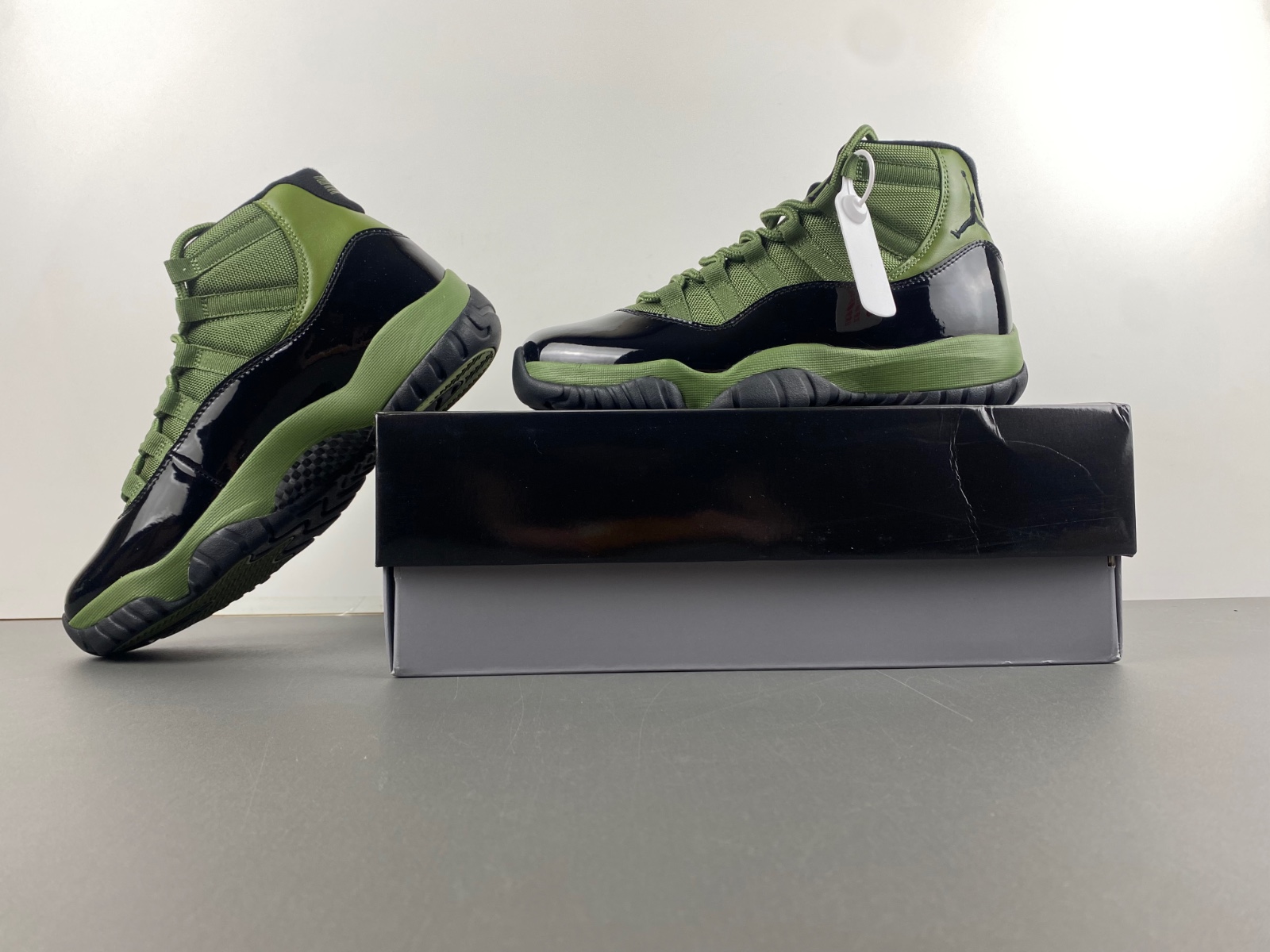 Air Jordan 11  CT8012-300