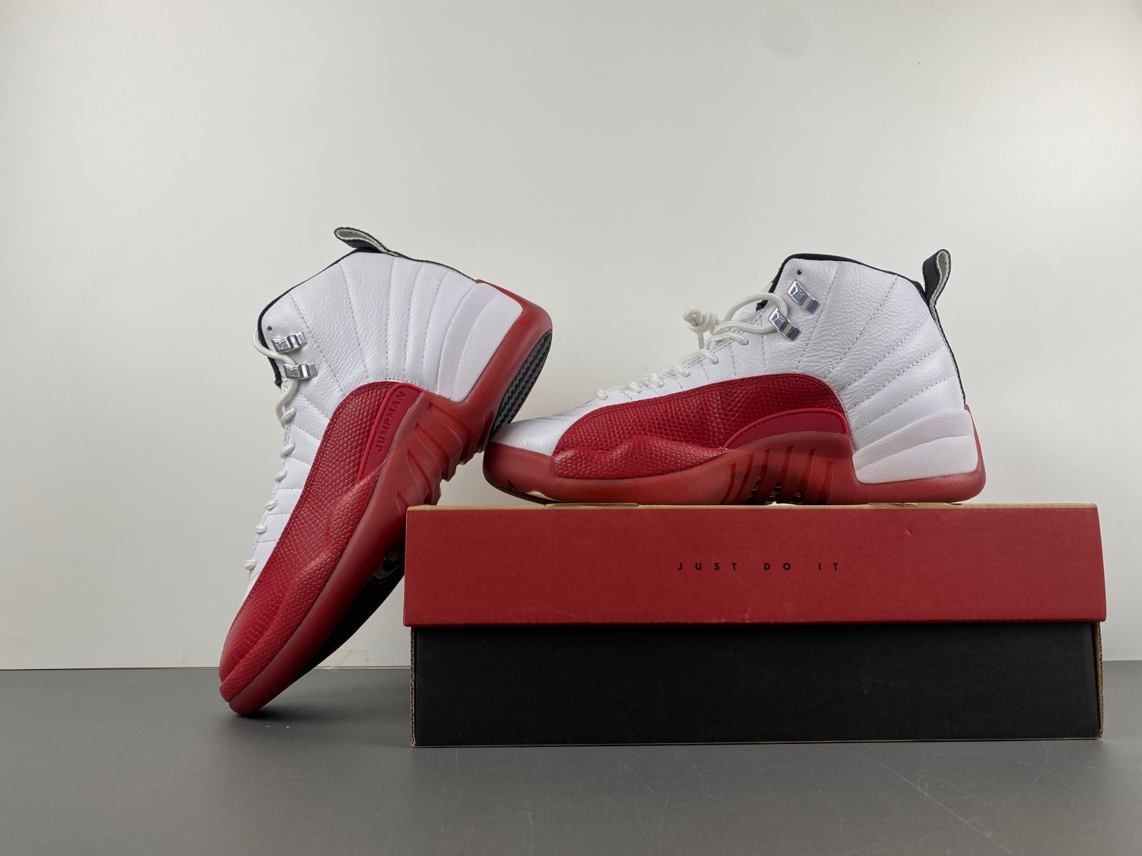 Air Jordan 12 “Cherry”CT8013-116.